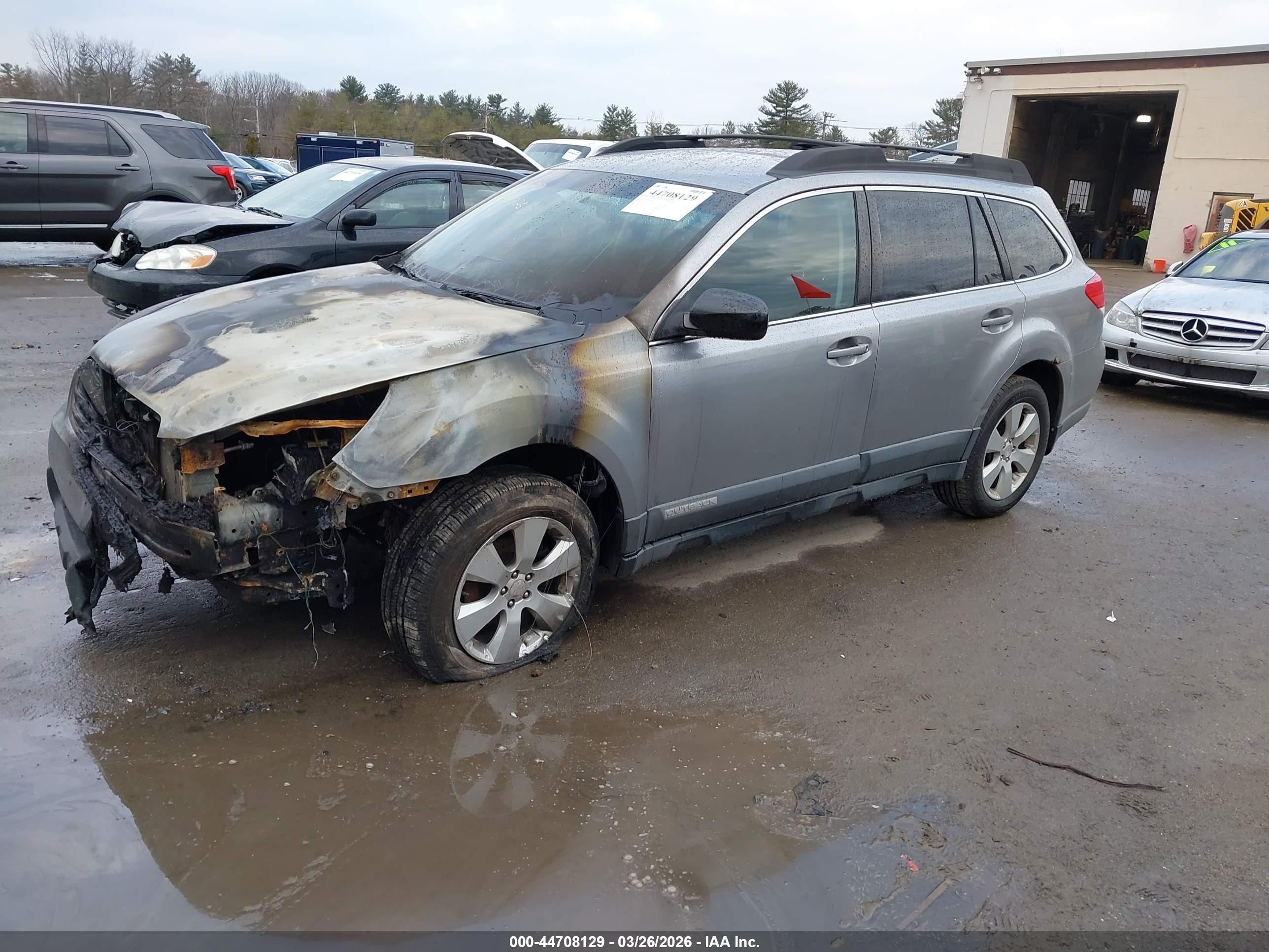2011 Subaru Outback 2.5i Premium Silver vin: 4S4BRBCC2B3376809