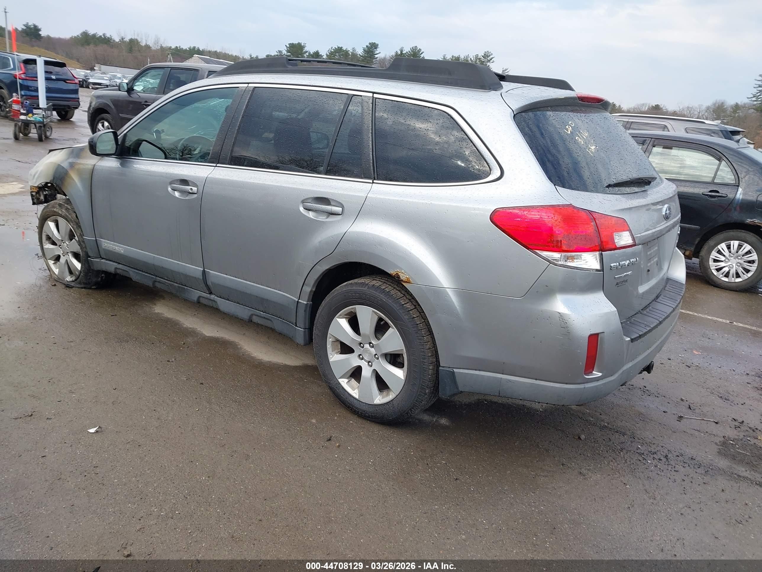 2011 Subaru Outback 2.5i Premium Silver vin: 4S4BRBCC2B3376809
