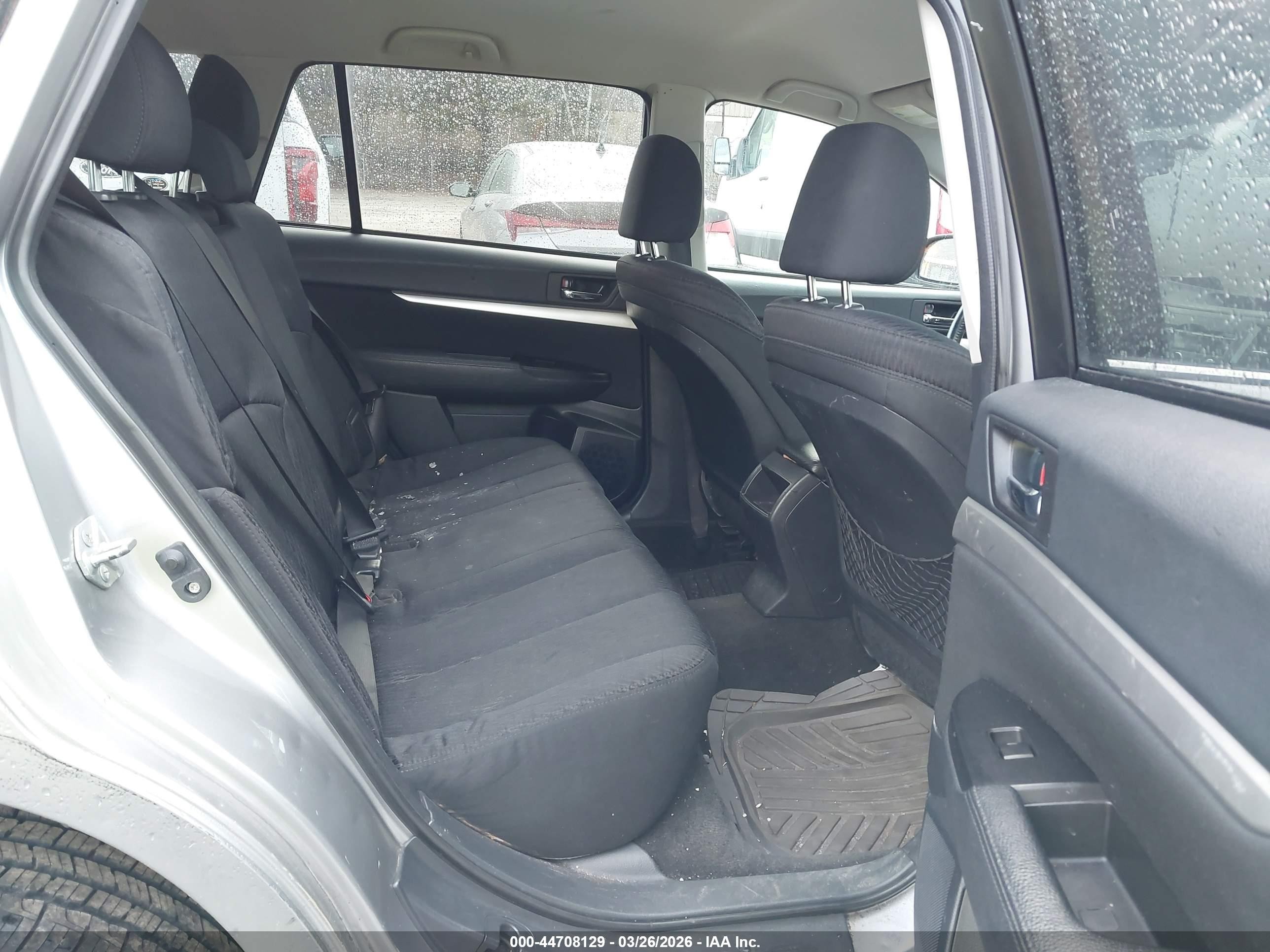2011 Subaru Outback 2.5i Premium Silver vin: 4S4BRBCC2B3376809