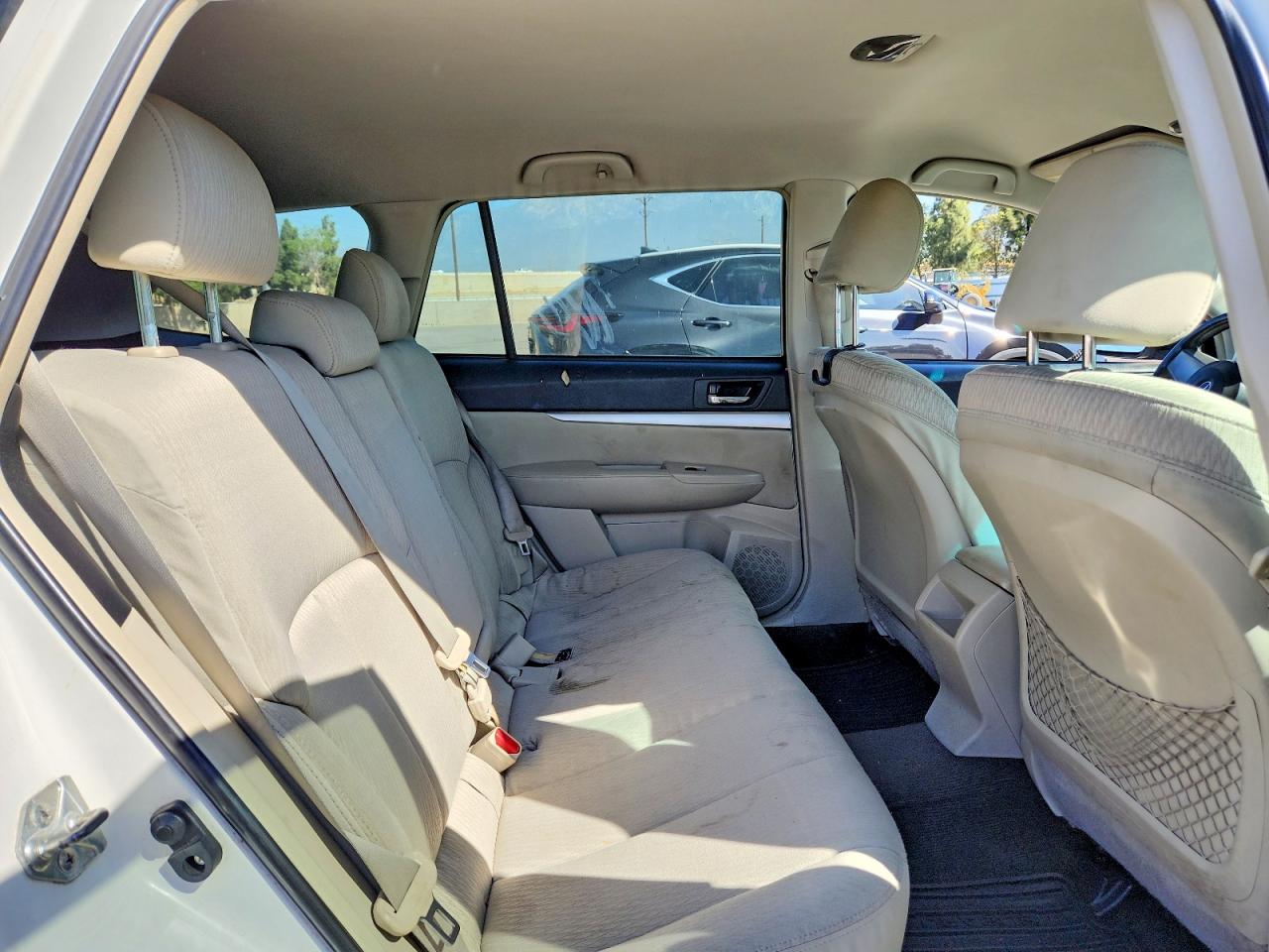 2011 Subaru Outback 2.5i Premium White vin: 4S4BRBCC2B3446616