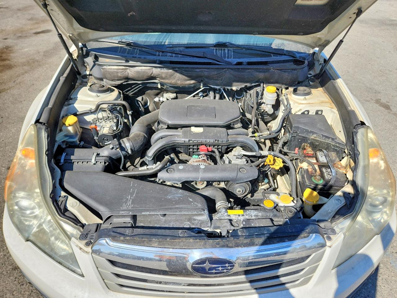 2011 Subaru Outback 2.5i Premium White vin: 4S4BRBCC2B3446616