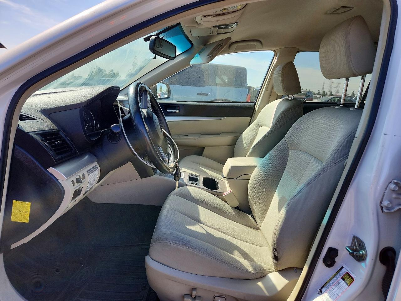 2011 Subaru Outback 2.5i Premium White vin: 4S4BRBCC2B3446616