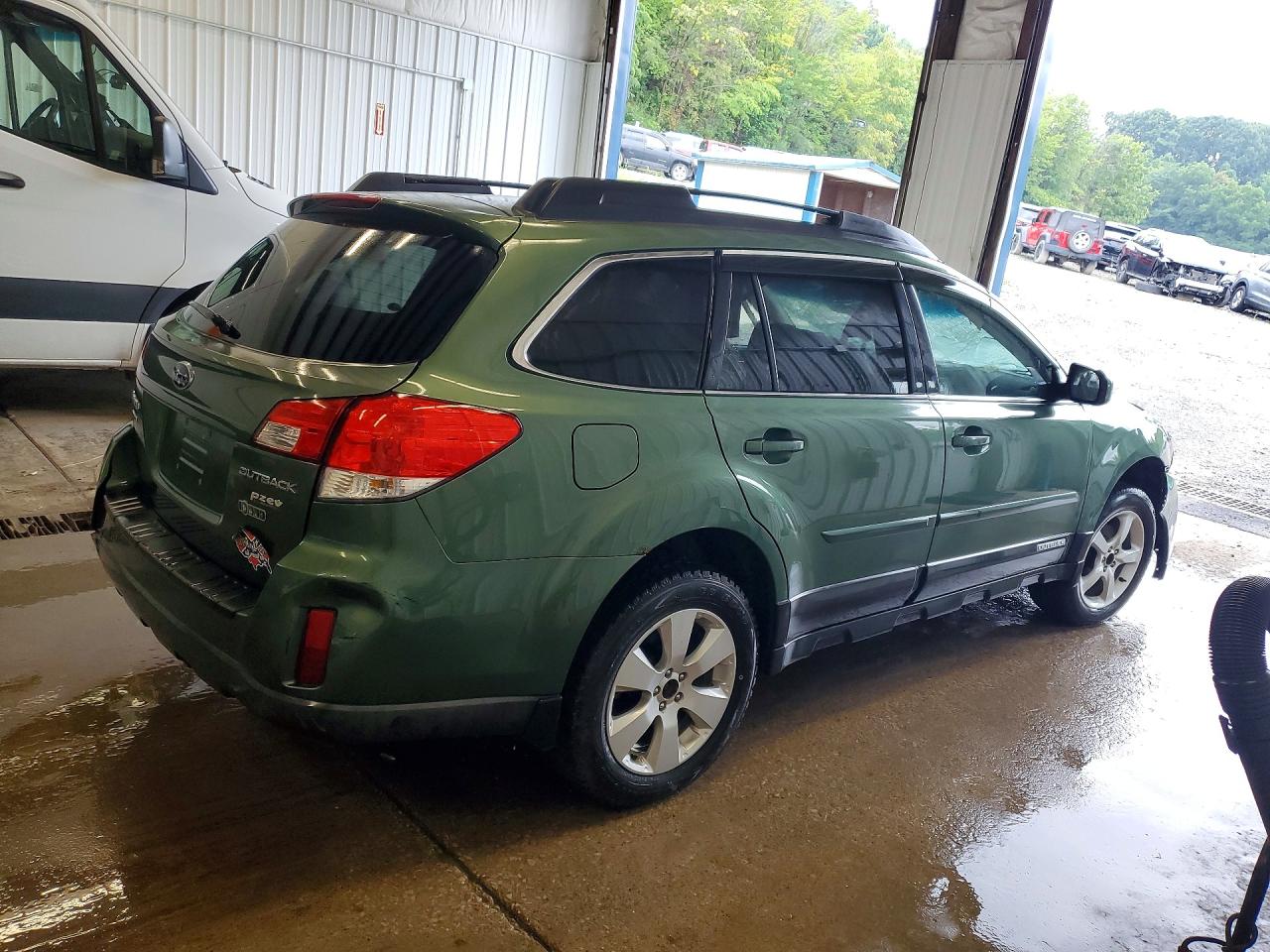 2012 Subaru Outback 2.5i Premium Green vin: 4S4BRBCC2C1245831