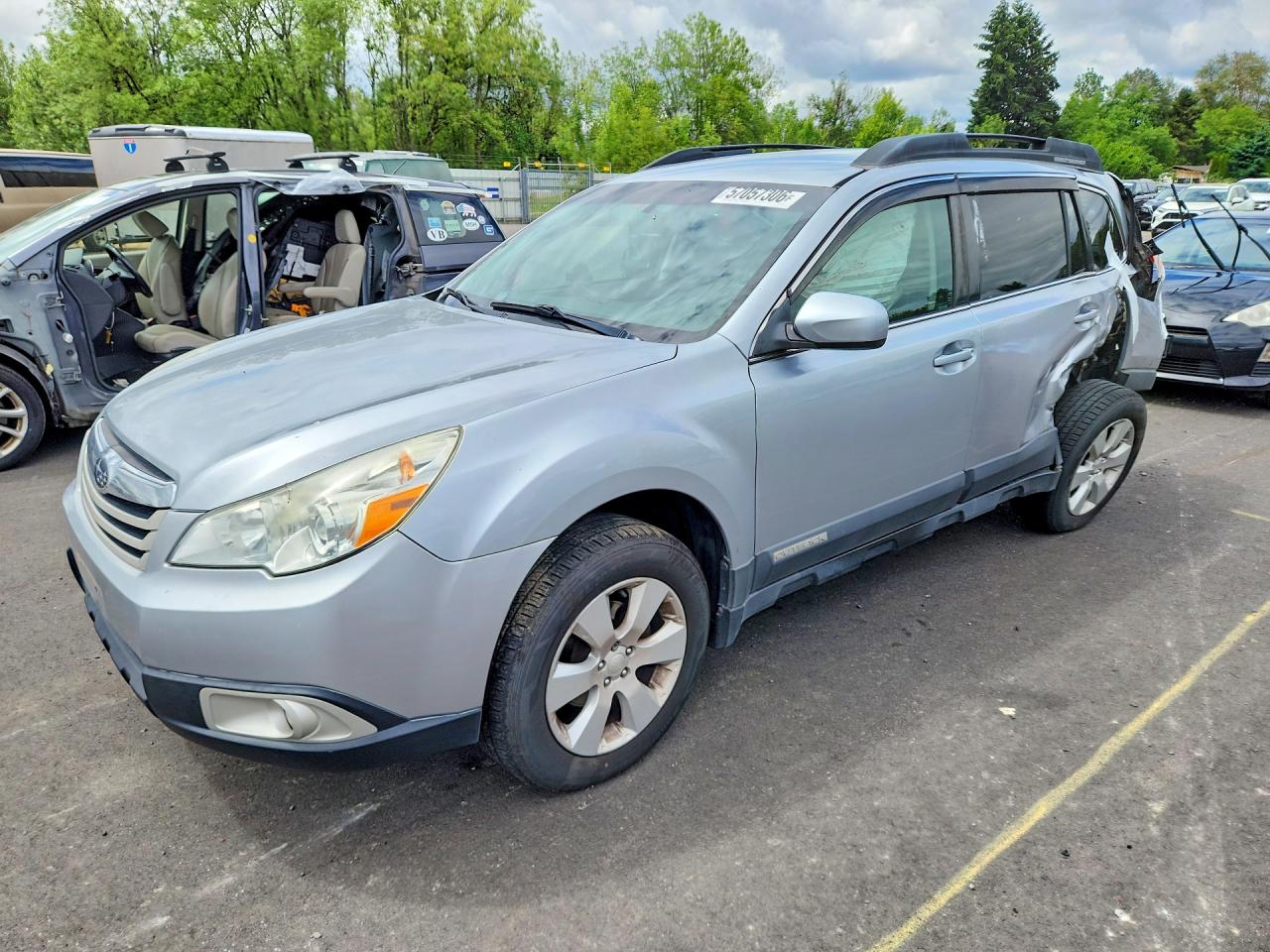 2012 Subaru Outback 2.5i Premium Silver vin: 4S4BRBCC2C3213756