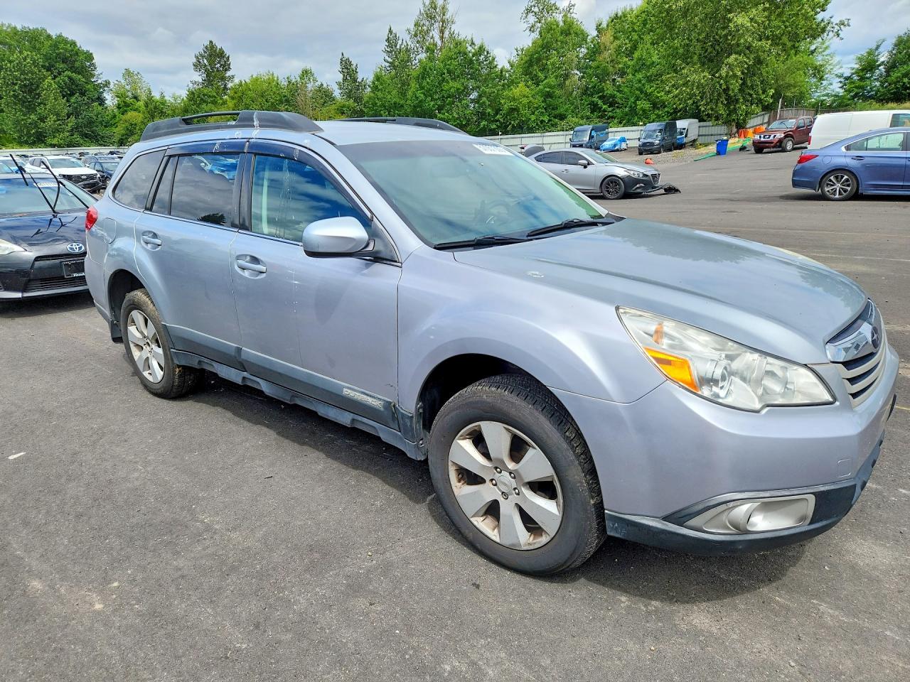 2012 Subaru Outback 2.5i Premium Silver vin: 4S4BRBCC2C3213756