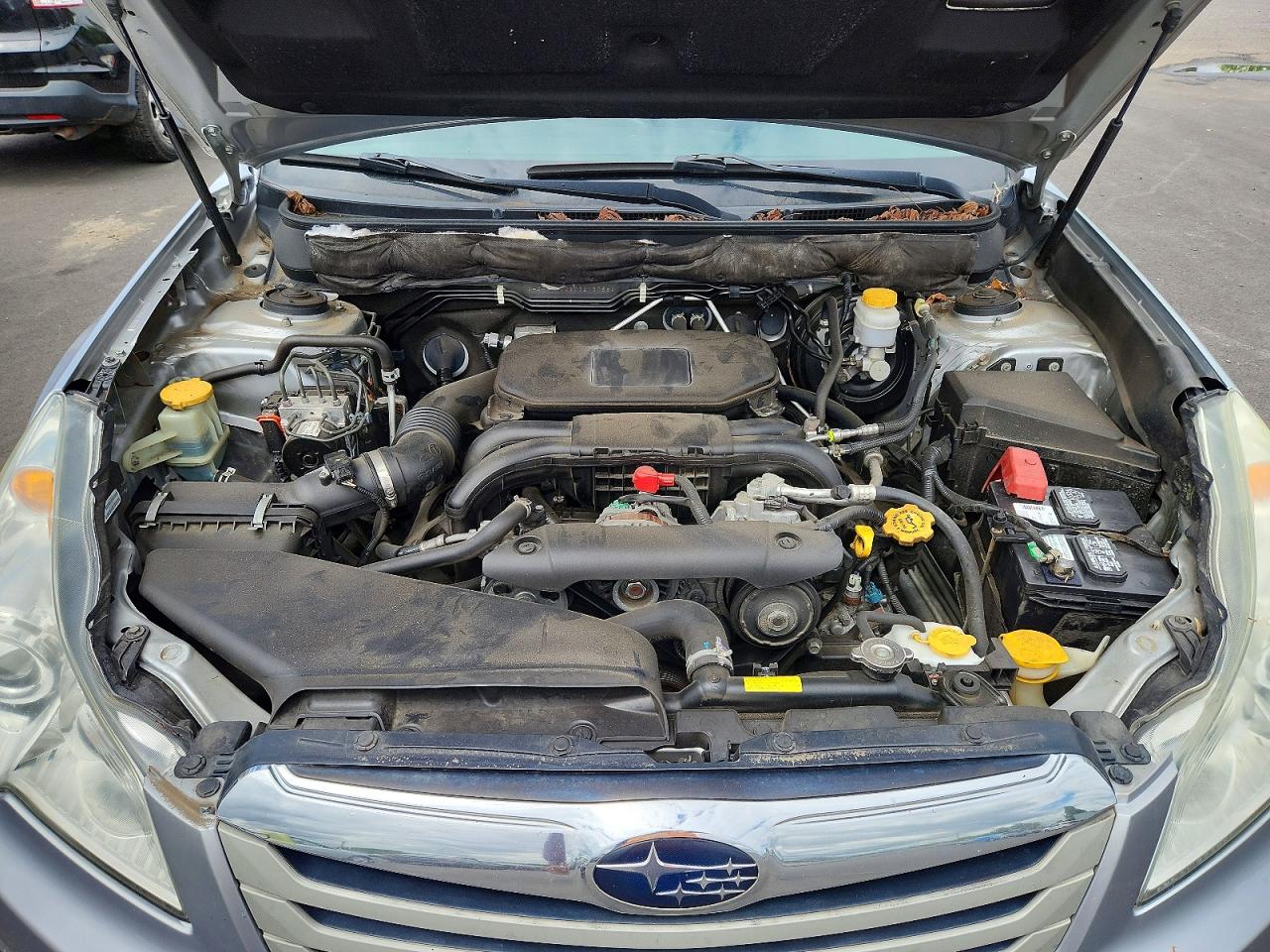 2012 Subaru Outback 2.5i Premium Silver vin: 4S4BRBCC2C3213756