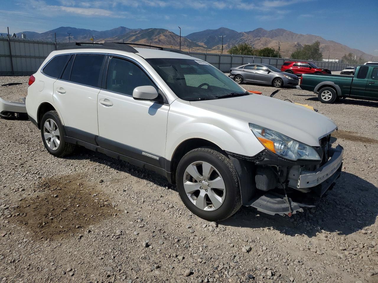 2012 Subaru Outback 2.5i Premium White vin: 4S4BRBCC2C3242156