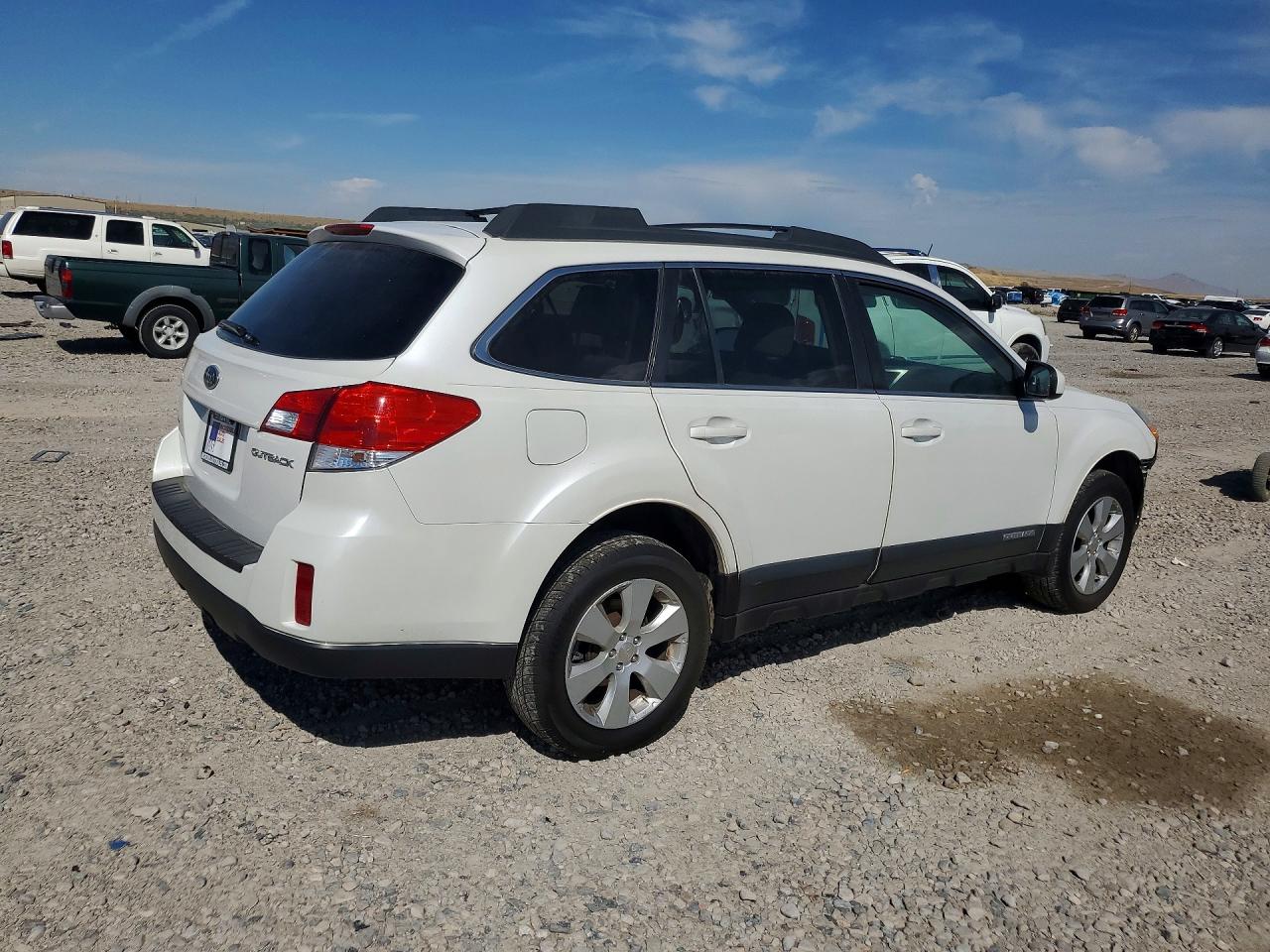 2012 Subaru Outback 2.5i Premium White vin: 4S4BRBCC2C3242156