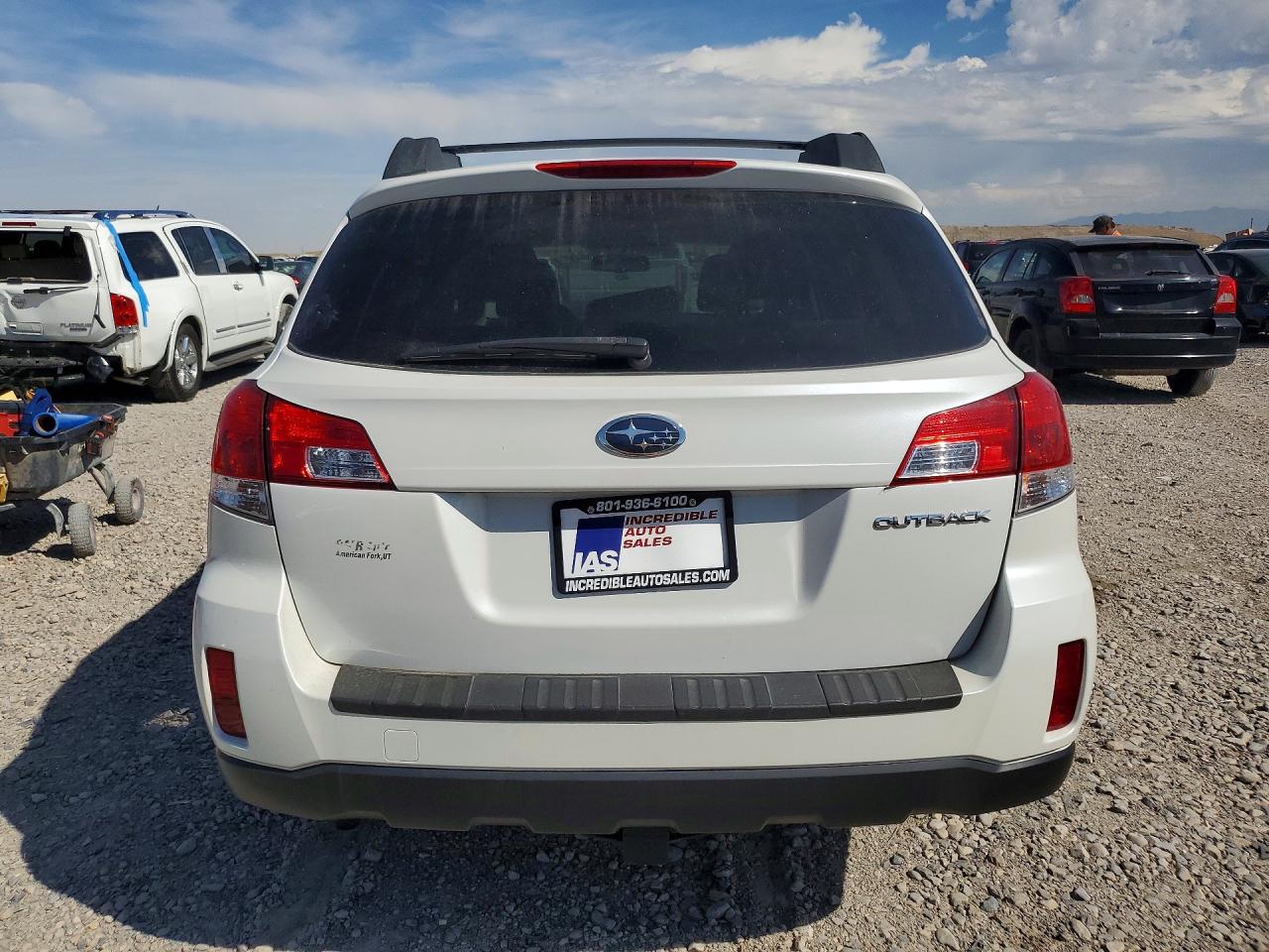 2012 Subaru Outback 2.5i Premium White vin: 4S4BRBCC2C3242156
