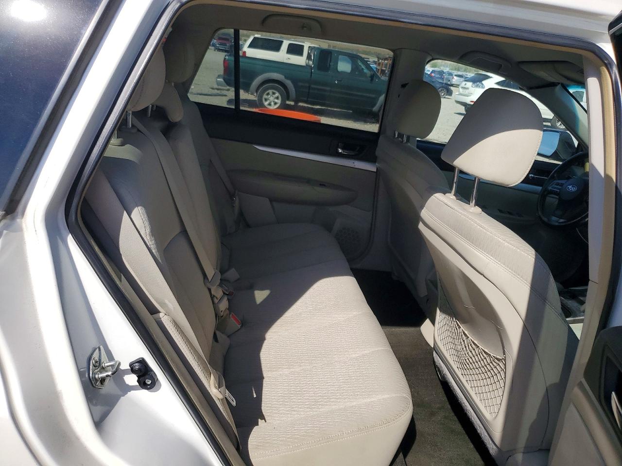 2012 Subaru Outback 2.5i Premium White vin: 4S4BRBCC2C3242156