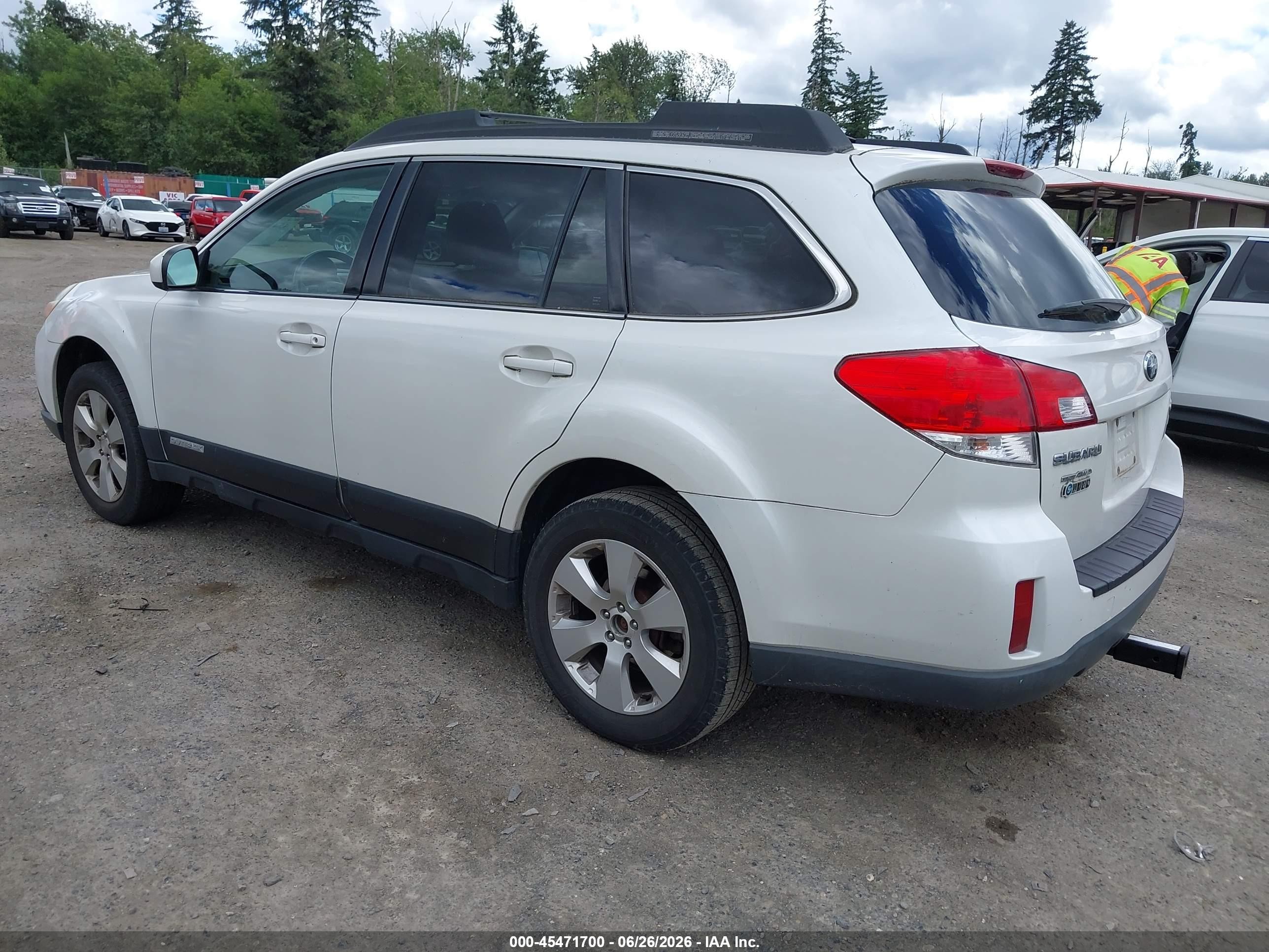 2012 Subaru Outback 2.5i Premium White vin: 4S4BRBCC2C3246045