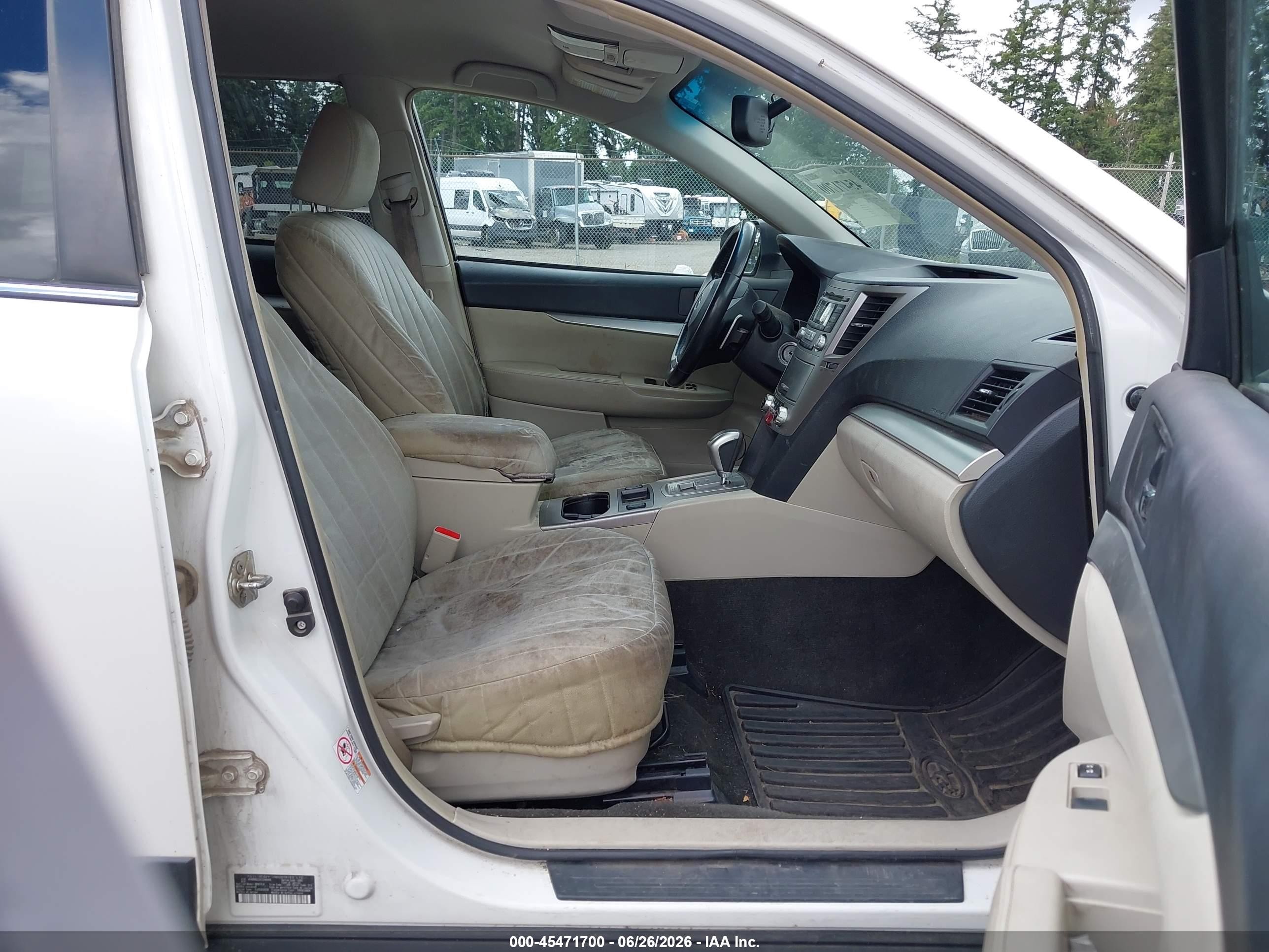 2012 Subaru Outback 2.5i Premium White vin: 4S4BRBCC2C3246045