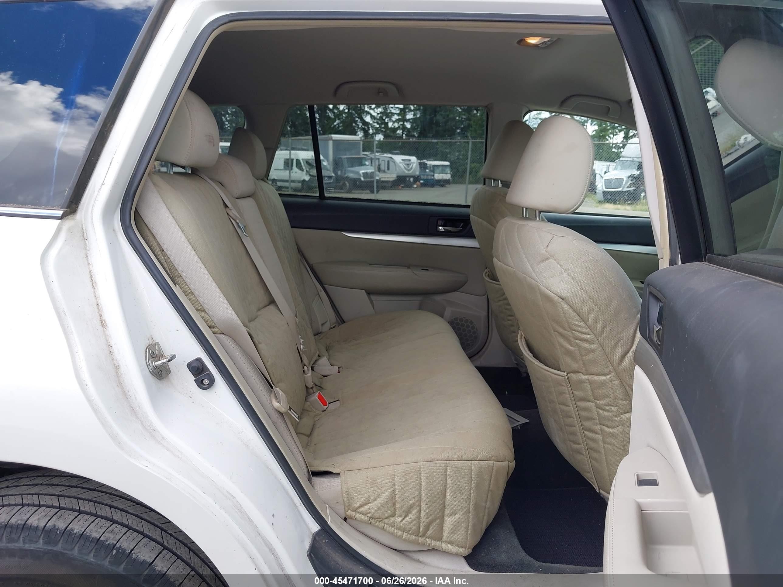 2012 Subaru Outback 2.5i Premium White vin: 4S4BRBCC2C3246045