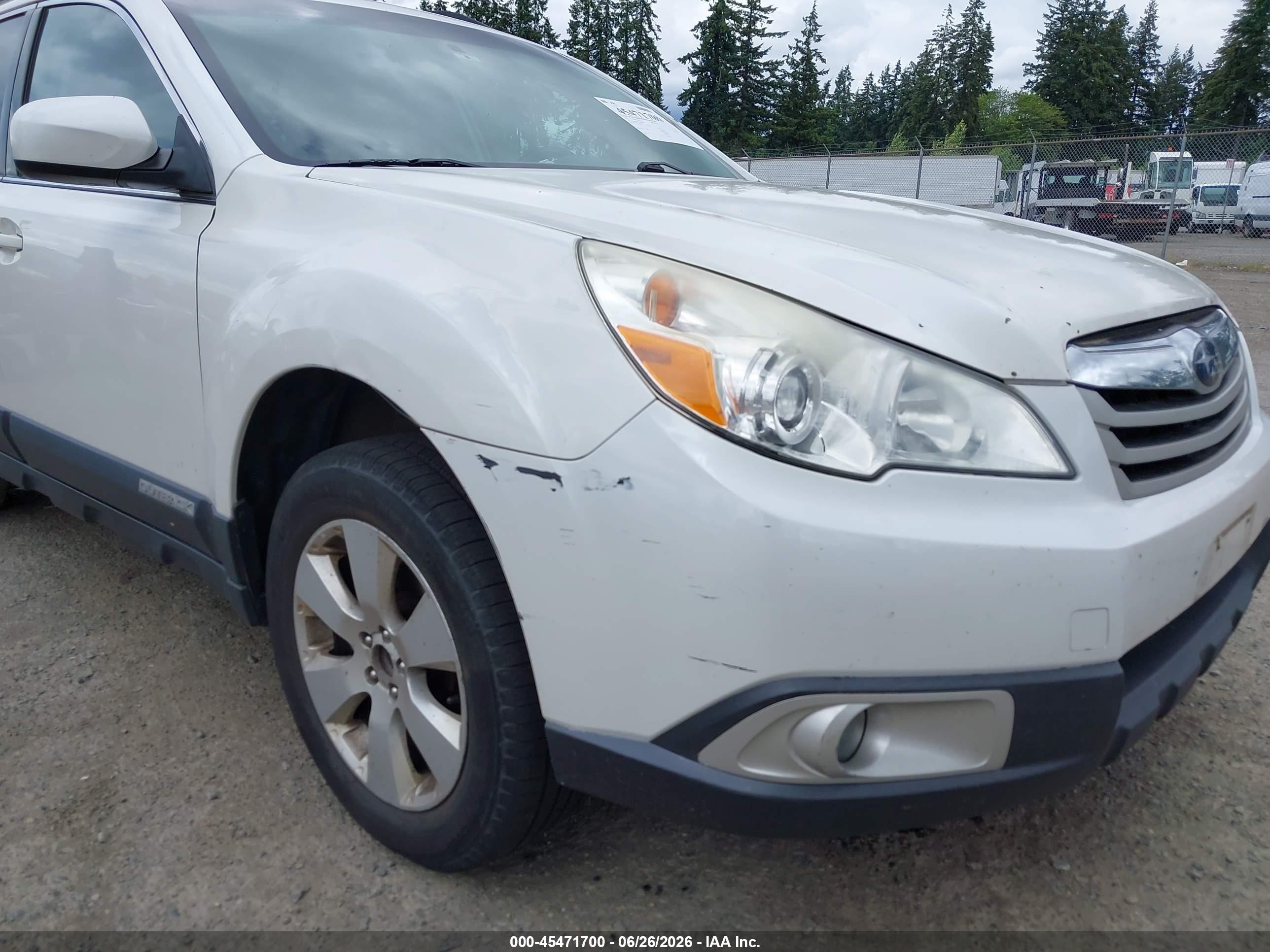 2012 Subaru Outback 2.5i Premium White vin: 4S4BRBCC2C3246045