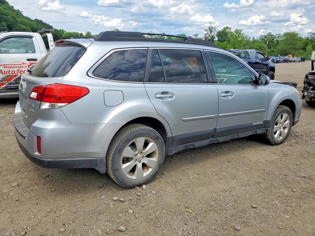 2012 Subaru Outback 2.5i Premium Silver vin: 4S4BRBCC2C3272340