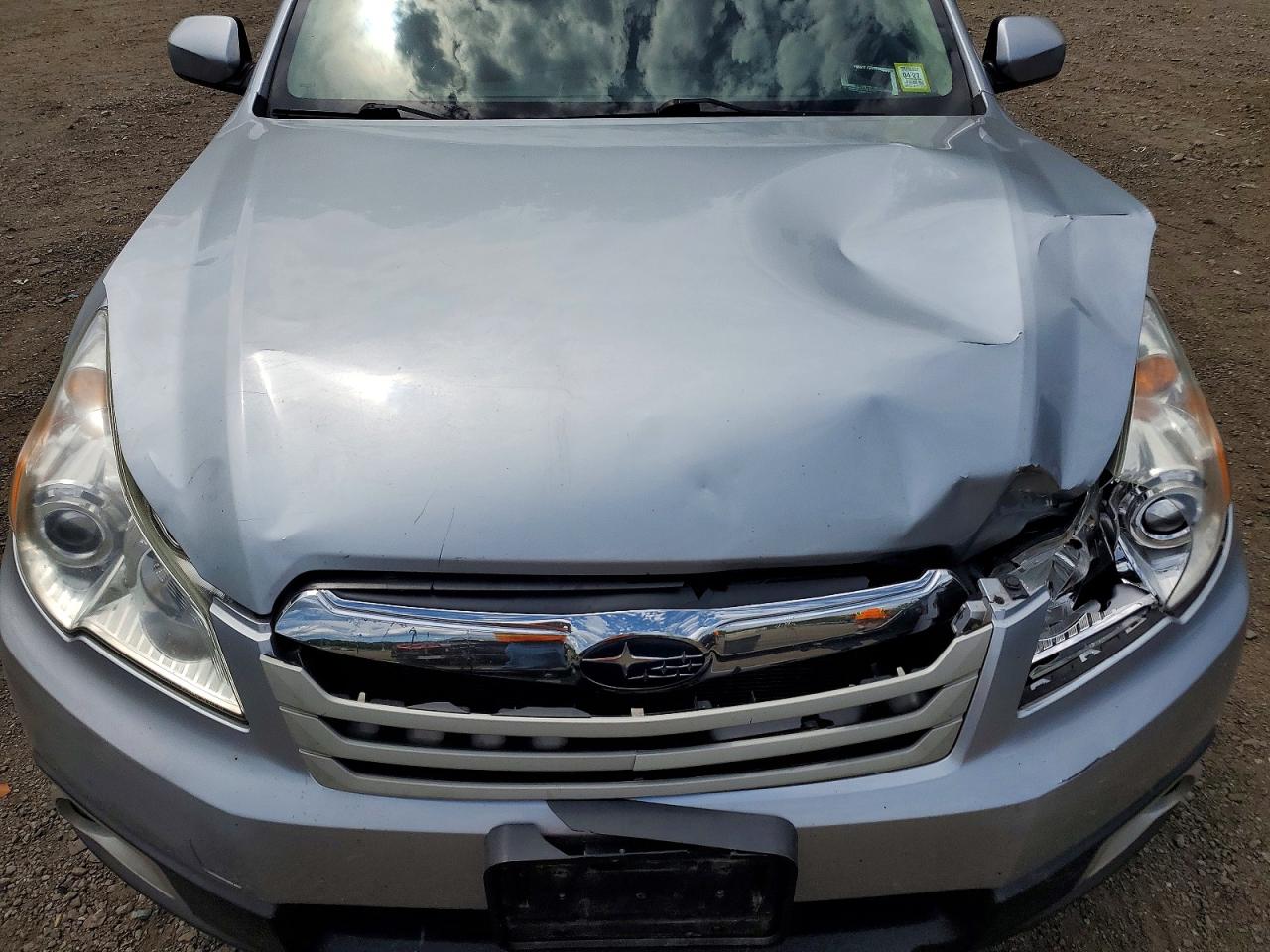 2012 Subaru Outback 2.5i Premium Silver vin: 4S4BRBCC2C3272340
