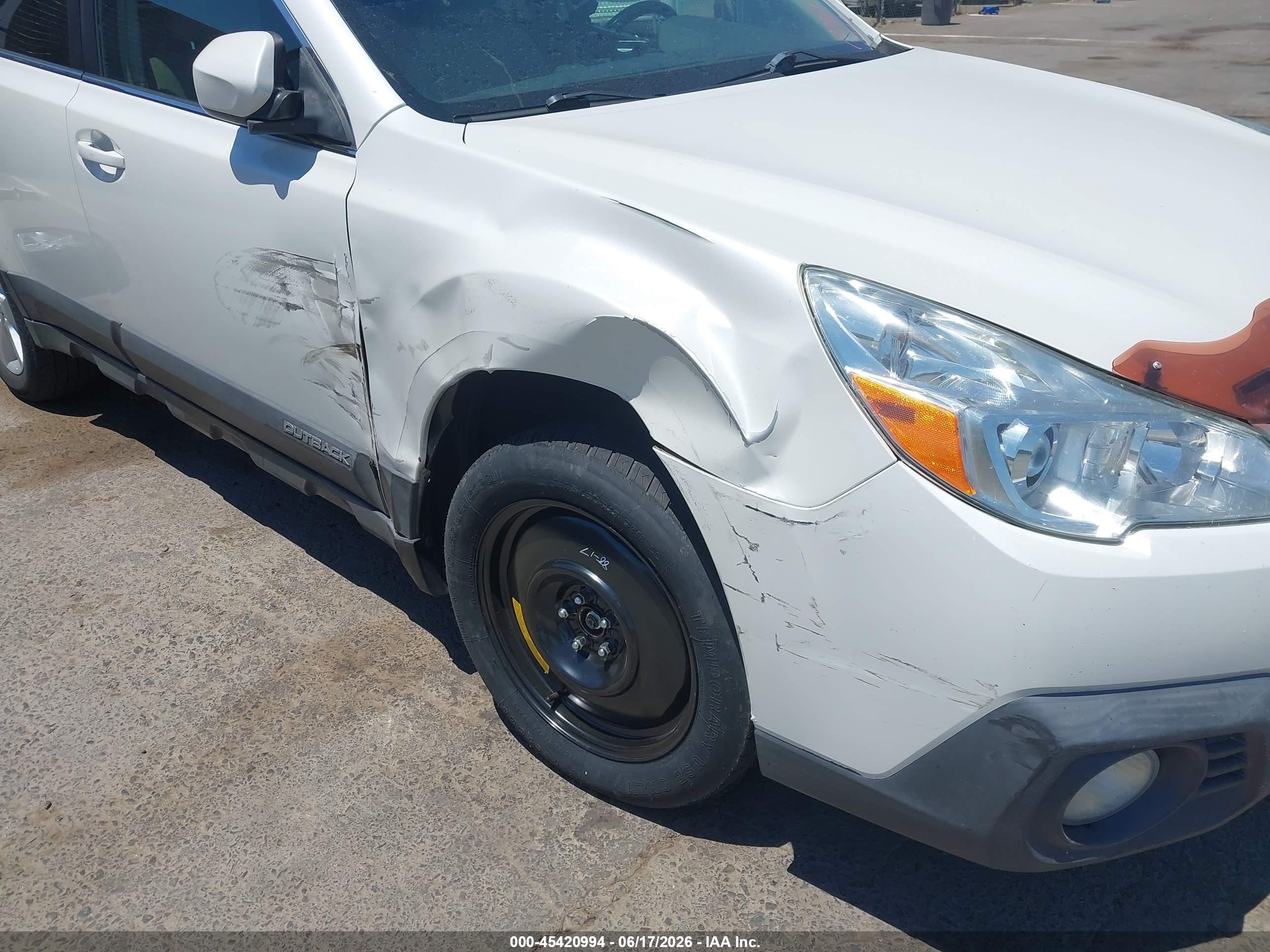2013 Subaru Outback 2.5i Premium White vin: 4S4BRBCC2D3204380