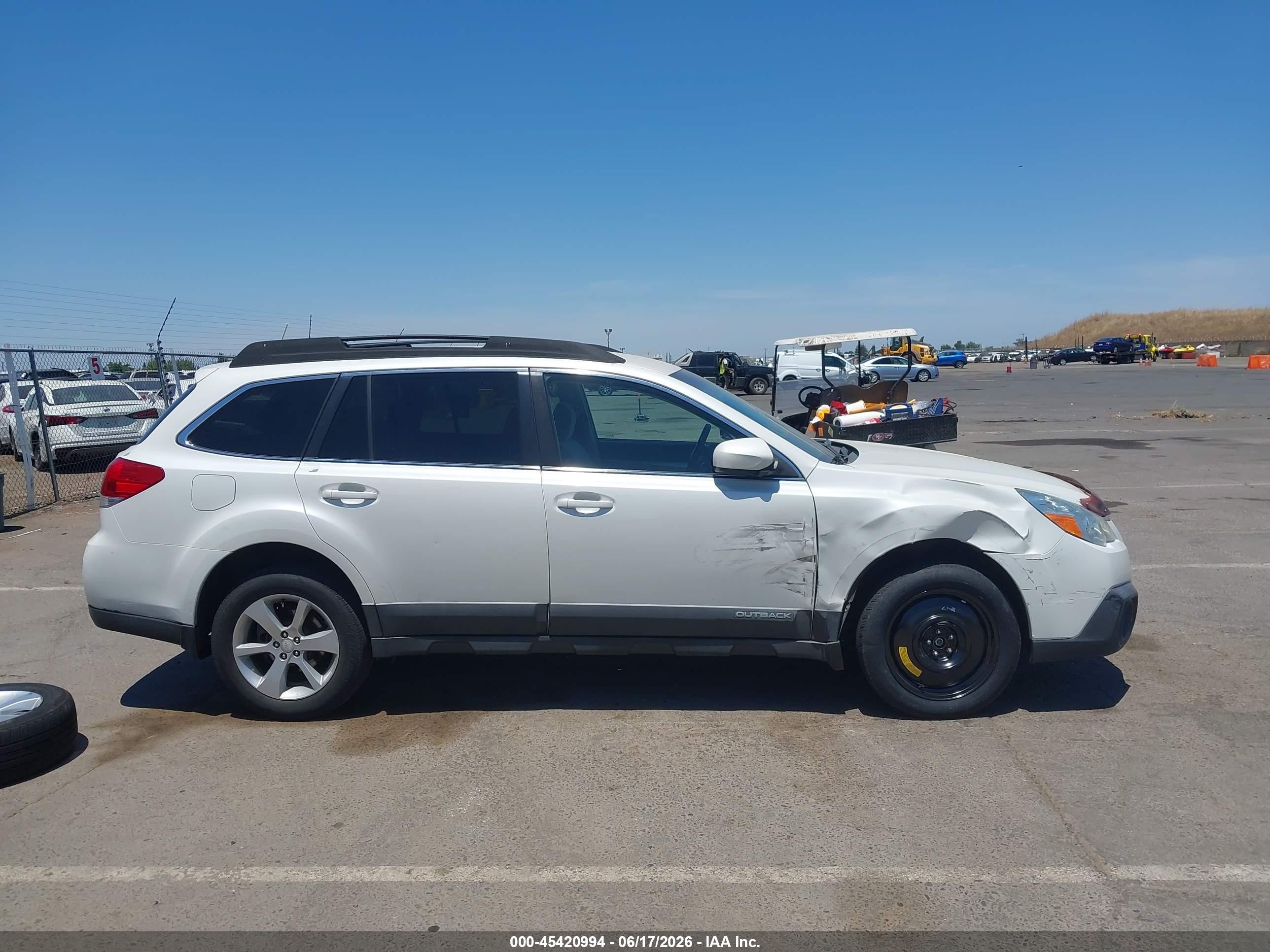 2013 Subaru Outback 2.5i Premium White vin: 4S4BRBCC2D3204380