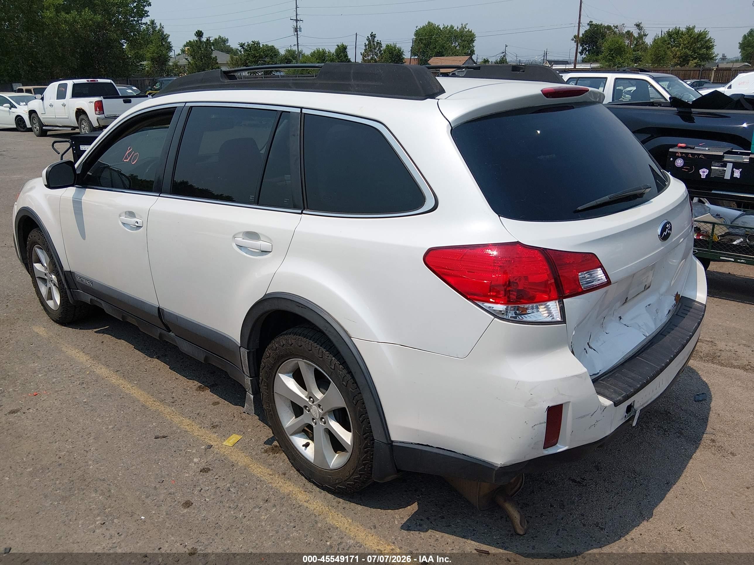 2013 Subaru Outback 2.5i Premium White vin: 4S4BRBCC2D3271397