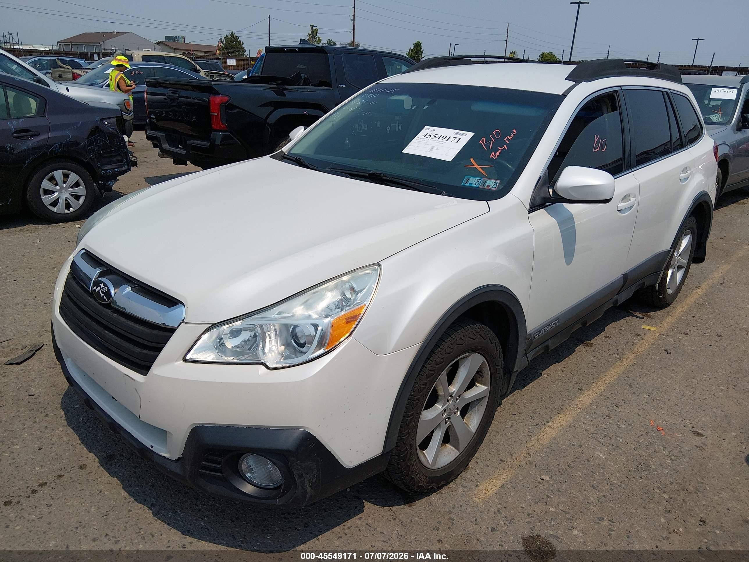 2013 Subaru Outback 2.5i Premium White vin: 4S4BRBCC2D3271397