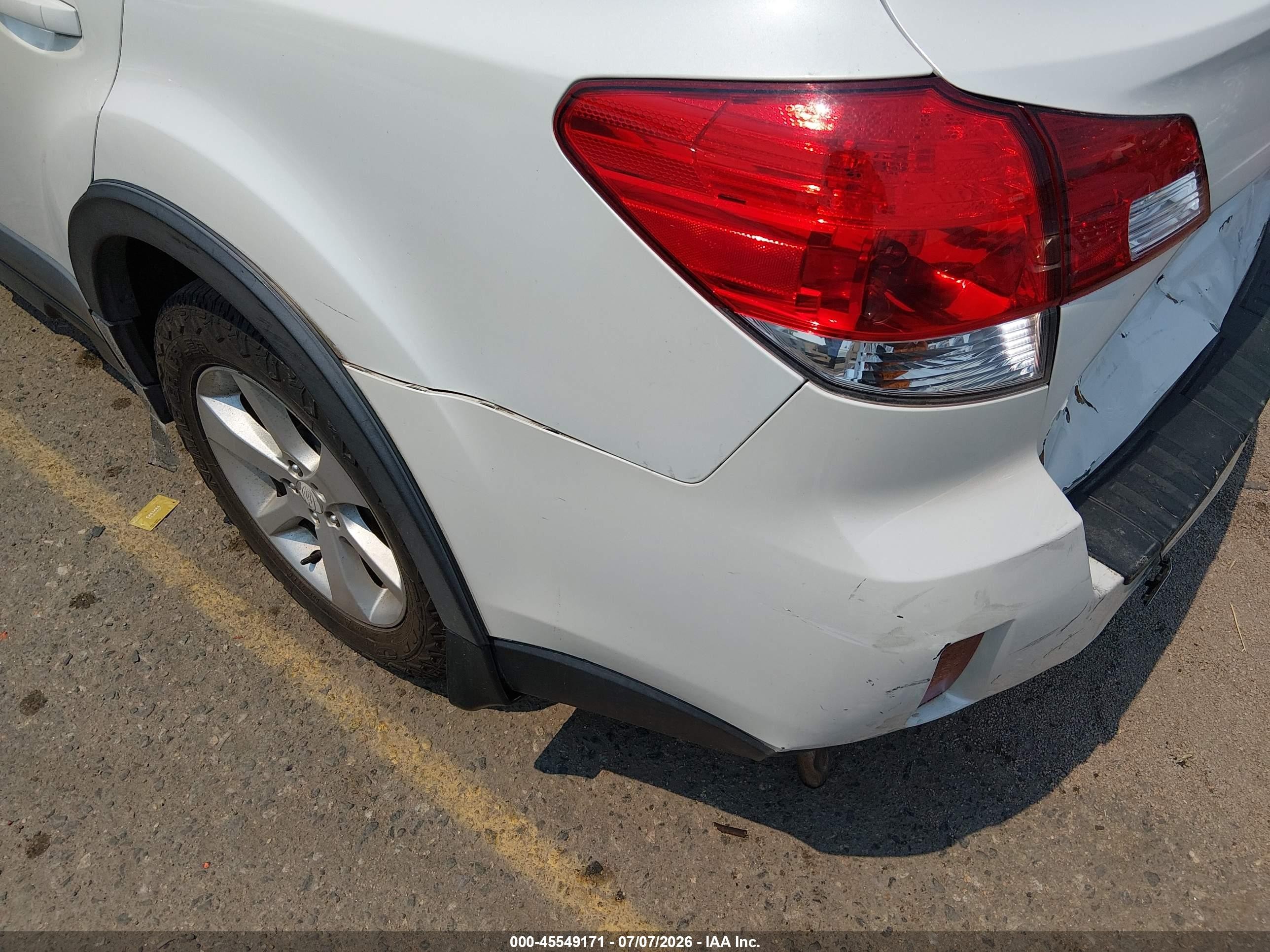 2013 Subaru Outback 2.5i Premium White vin: 4S4BRBCC2D3271397