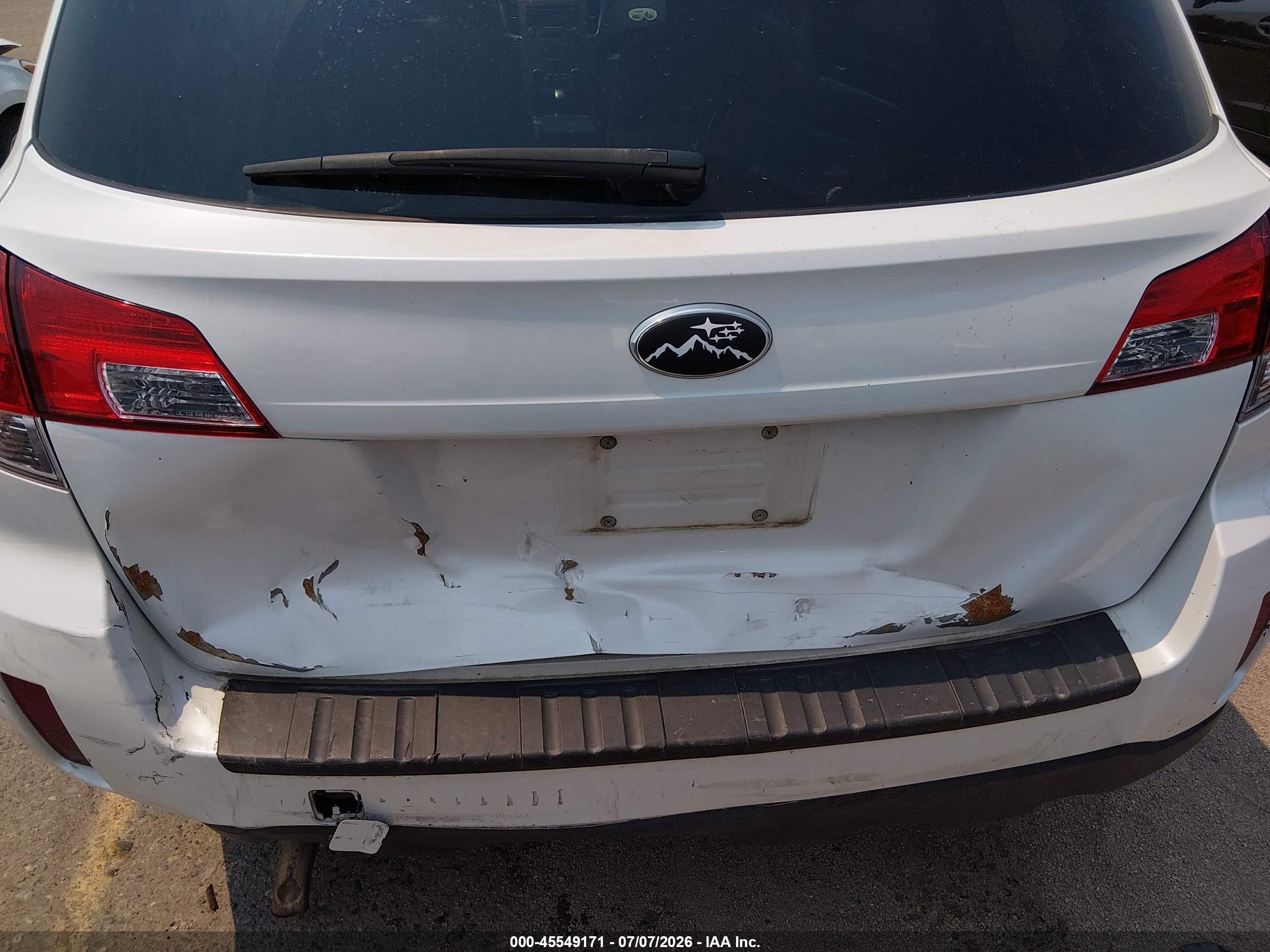 2013 Subaru Outback 2.5i Premium White vin: 4S4BRBCC2D3271397