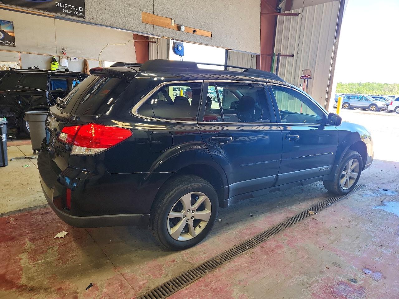 2013 Subaru Outback 2.5i Premium Черный vin: 4S4BRBCC2D3298325