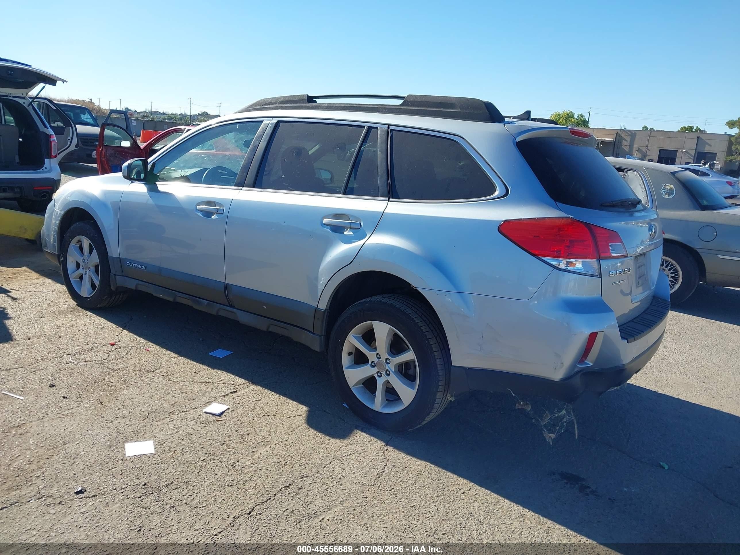 2014 Subaru Outback 2.5i Premium Silver vin: 4S4BRBCC2E3202680