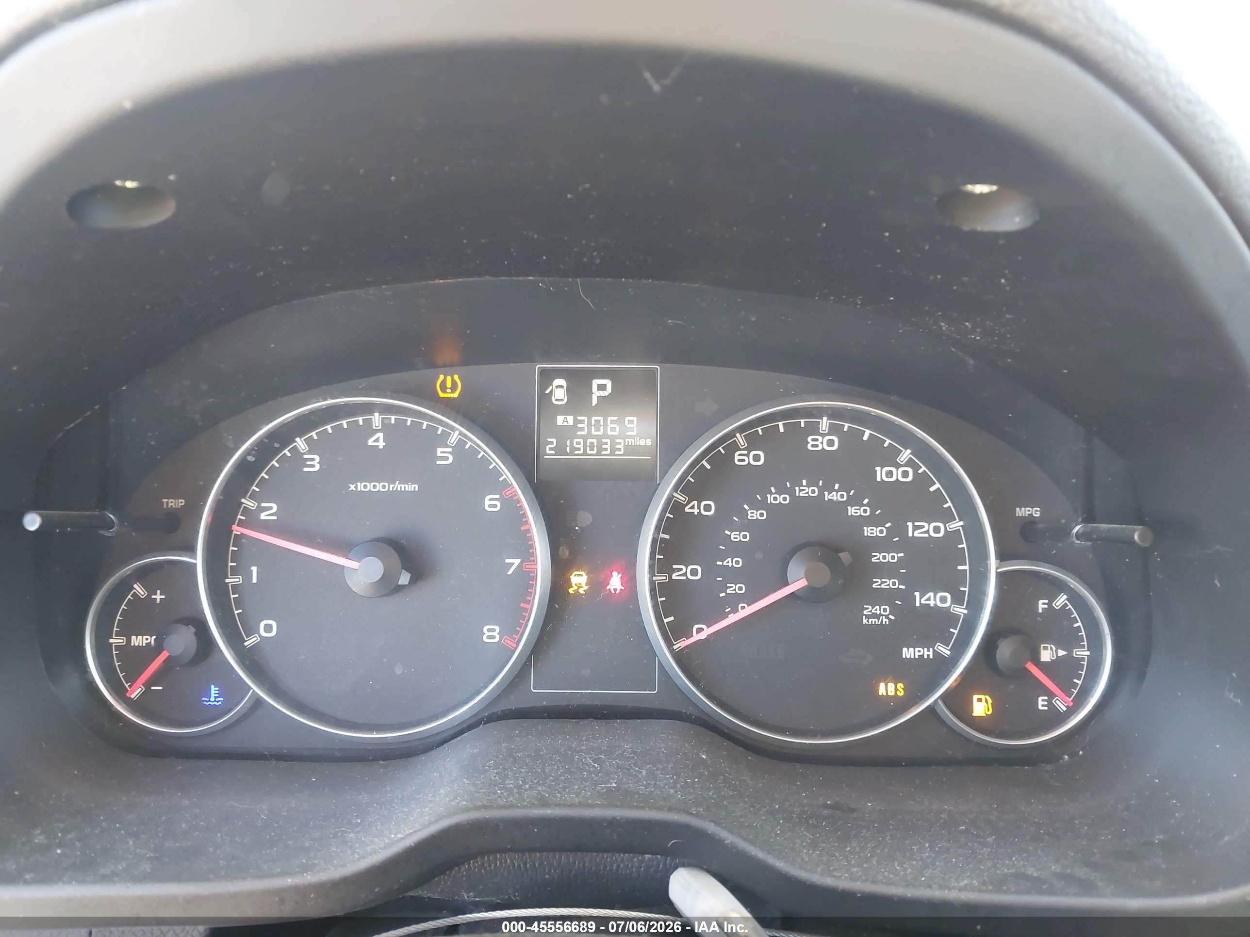 2014 Subaru Outback 2.5i Premium Silver vin: 4S4BRBCC2E3202680
