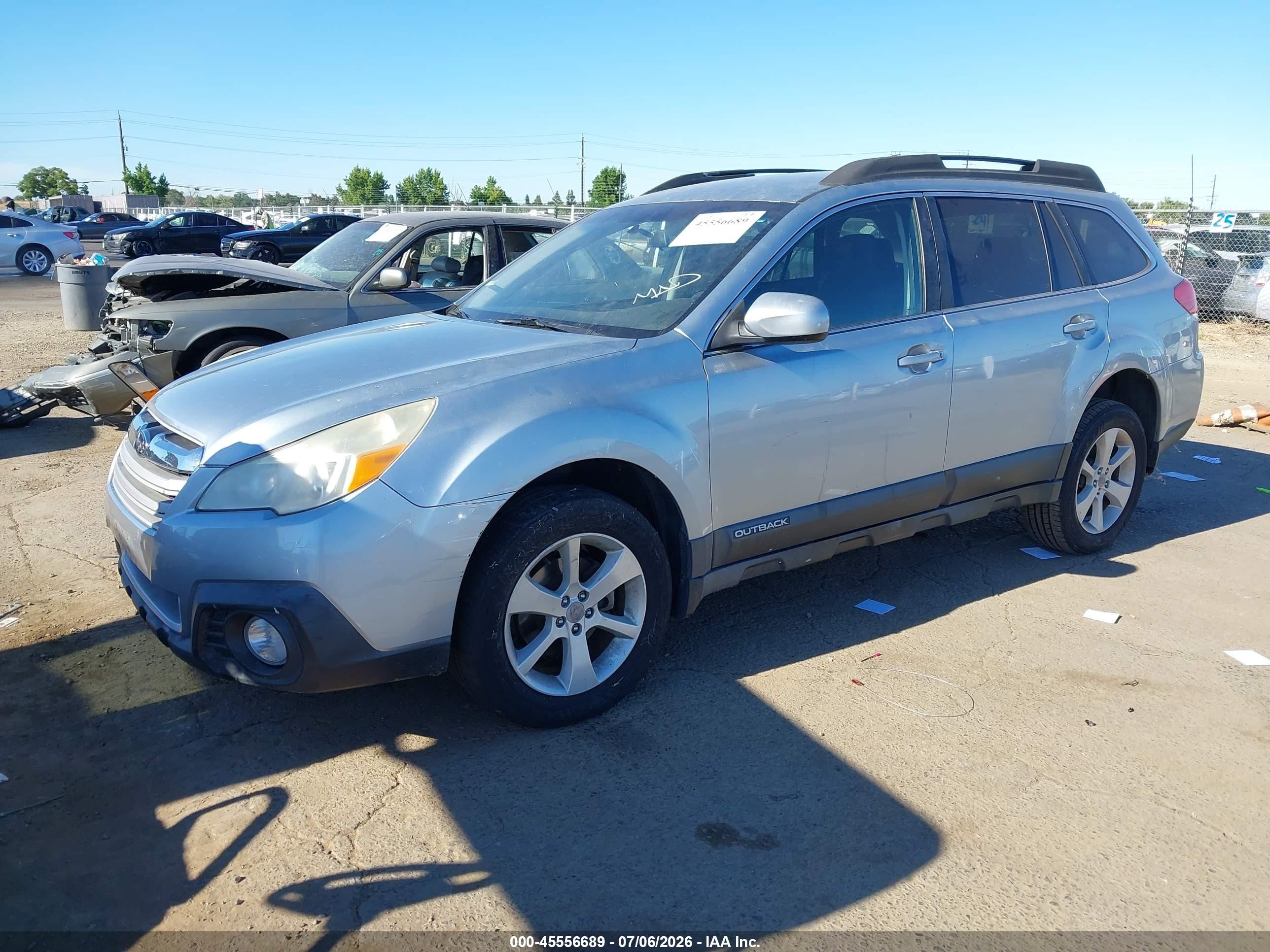 2014 Subaru Outback 2.5i Premium Silver vin: 4S4BRBCC2E3202680