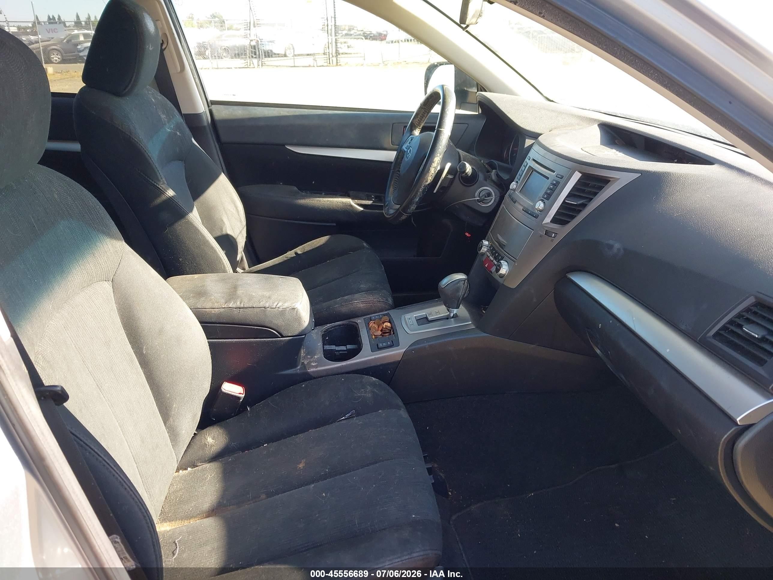 2014 Subaru Outback 2.5i Premium Silver vin: 4S4BRBCC2E3202680