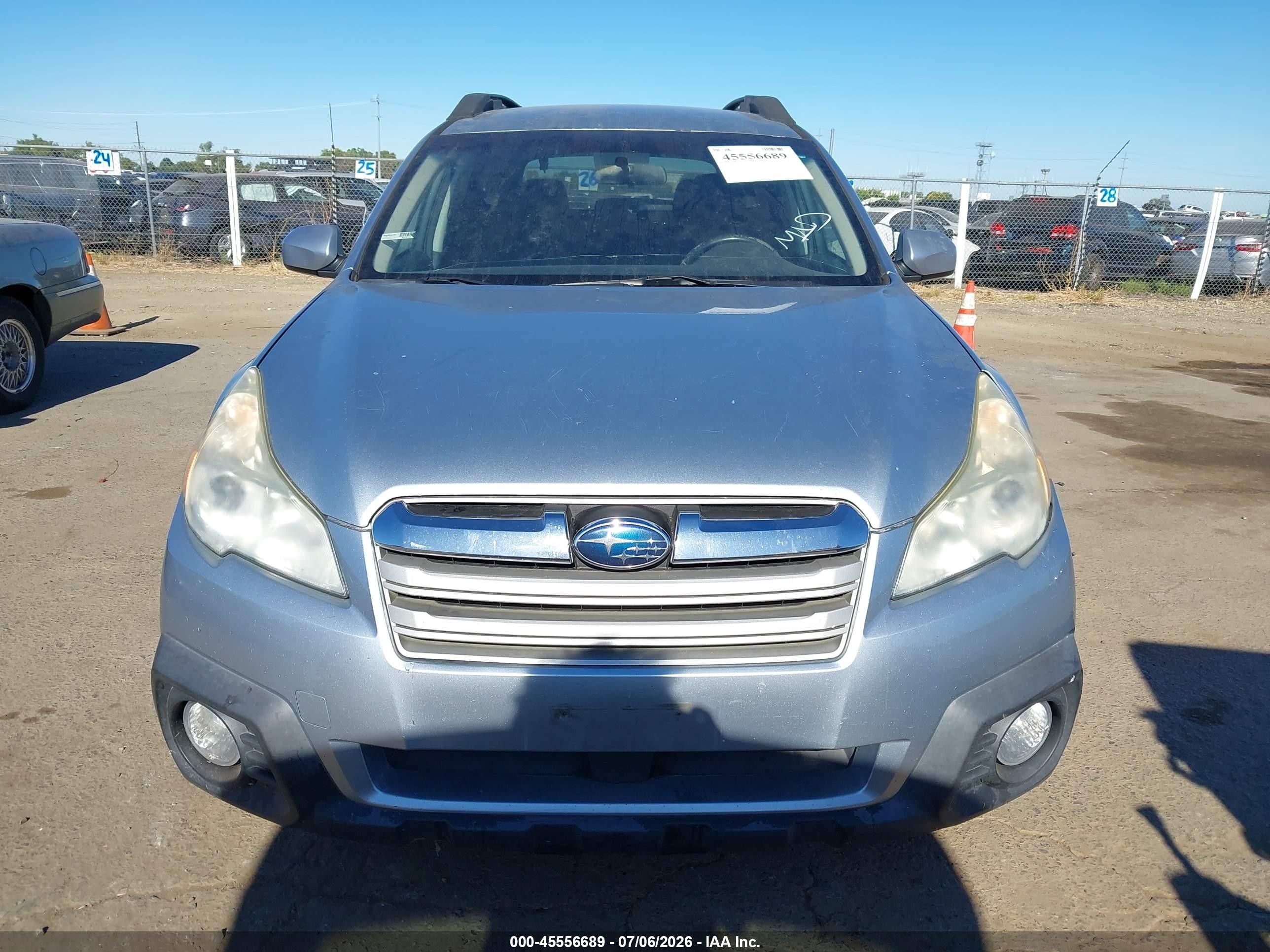 2014 Subaru Outback 2.5i Premium Silver vin: 4S4BRBCC2E3202680