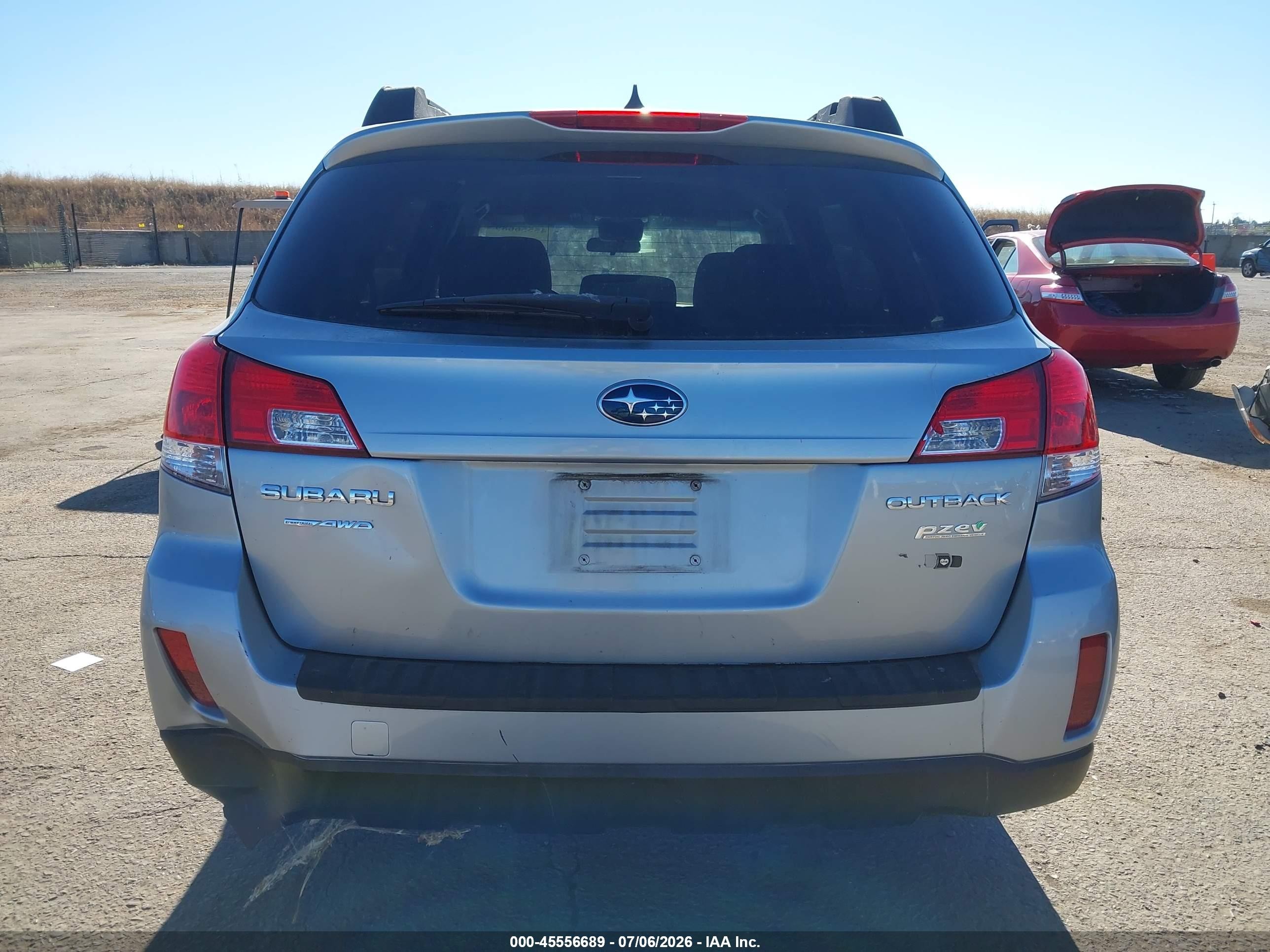 2014 Subaru Outback 2.5i Premium Silver vin: 4S4BRBCC2E3202680