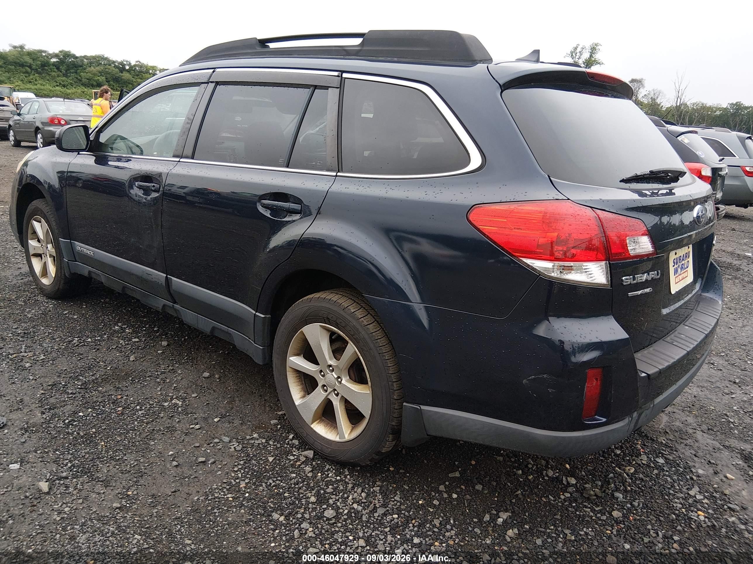 2014 Subaru Outback 2.5i Premium Blue vin: 4S4BRBCC2E3228079