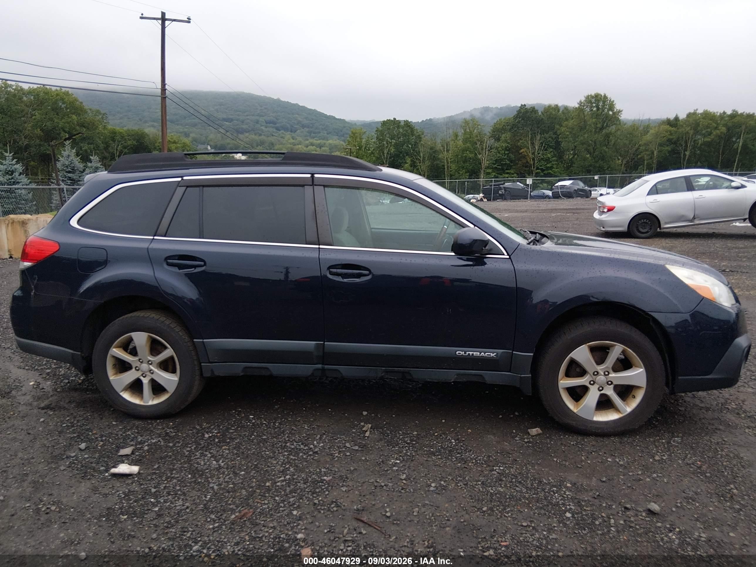 2014 Subaru Outback 2.5i Premium Blue vin: 4S4BRBCC2E3228079