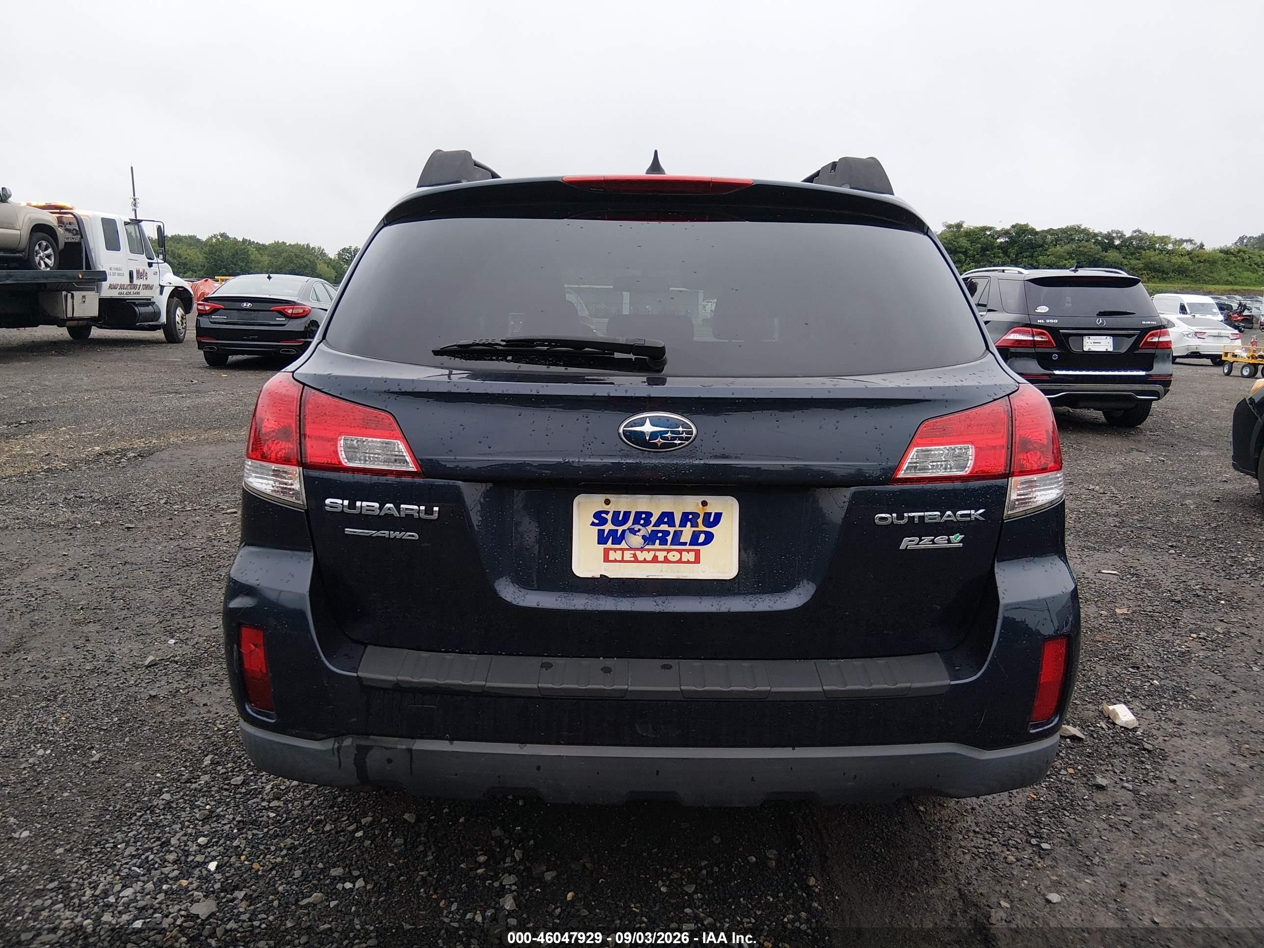 2014 Subaru Outback 2.5i Premium Blue vin: 4S4BRBCC2E3228079
