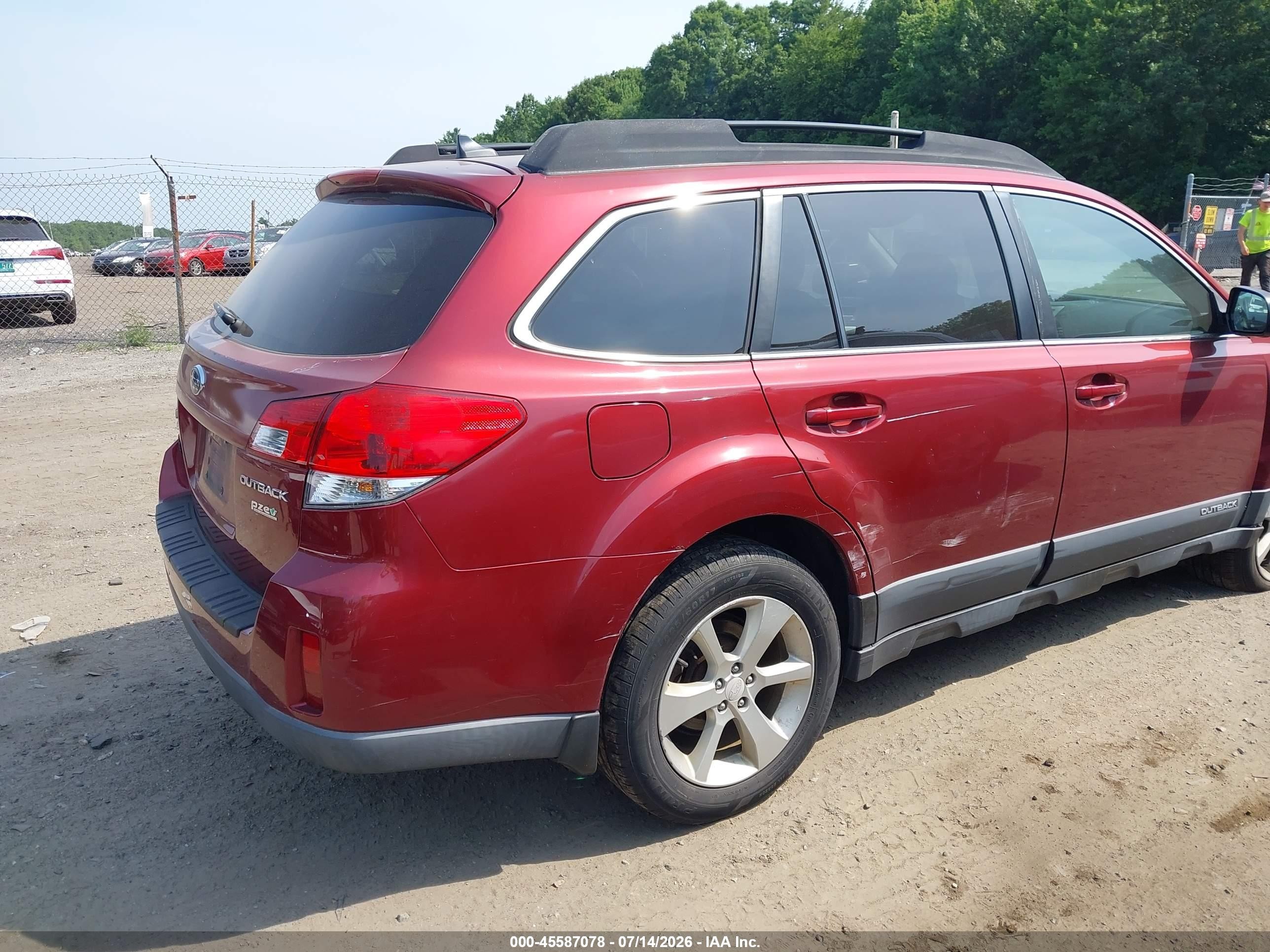 2014 Subaru Outback 2.5i Premium Red vin: 4S4BRBCC2E3249885