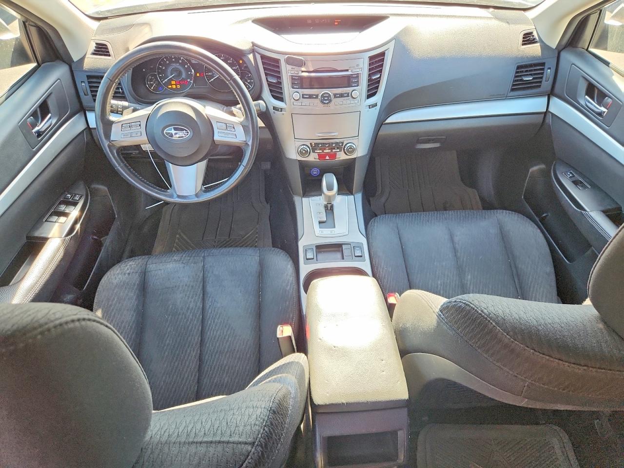 2010 Subaru Outback 2.5i Premium Silver vin: 4S4BRBCC3A3315984
