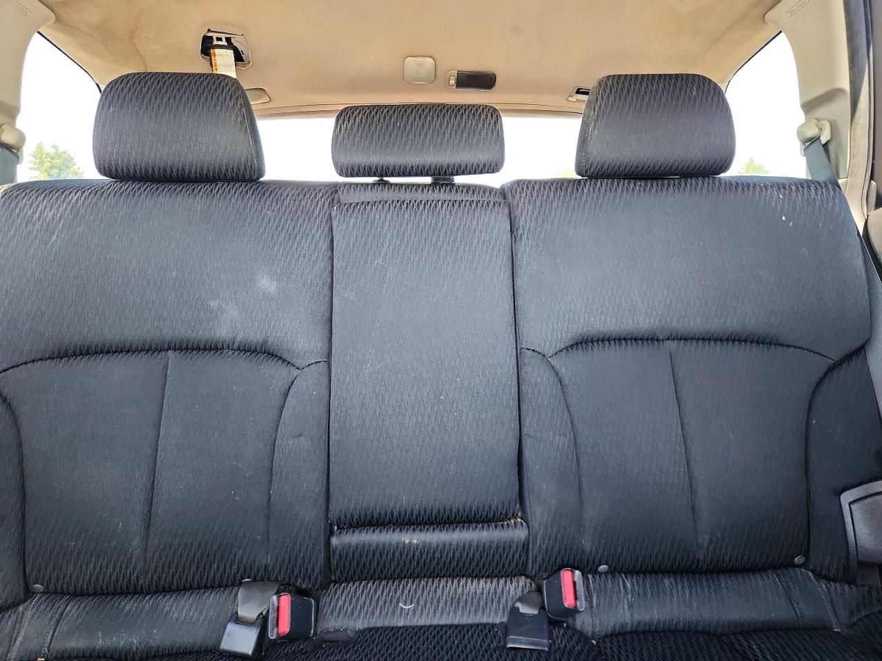 2010 Subaru Outback 2.5i Premium Silver vin: 4S4BRBCC3A3315984