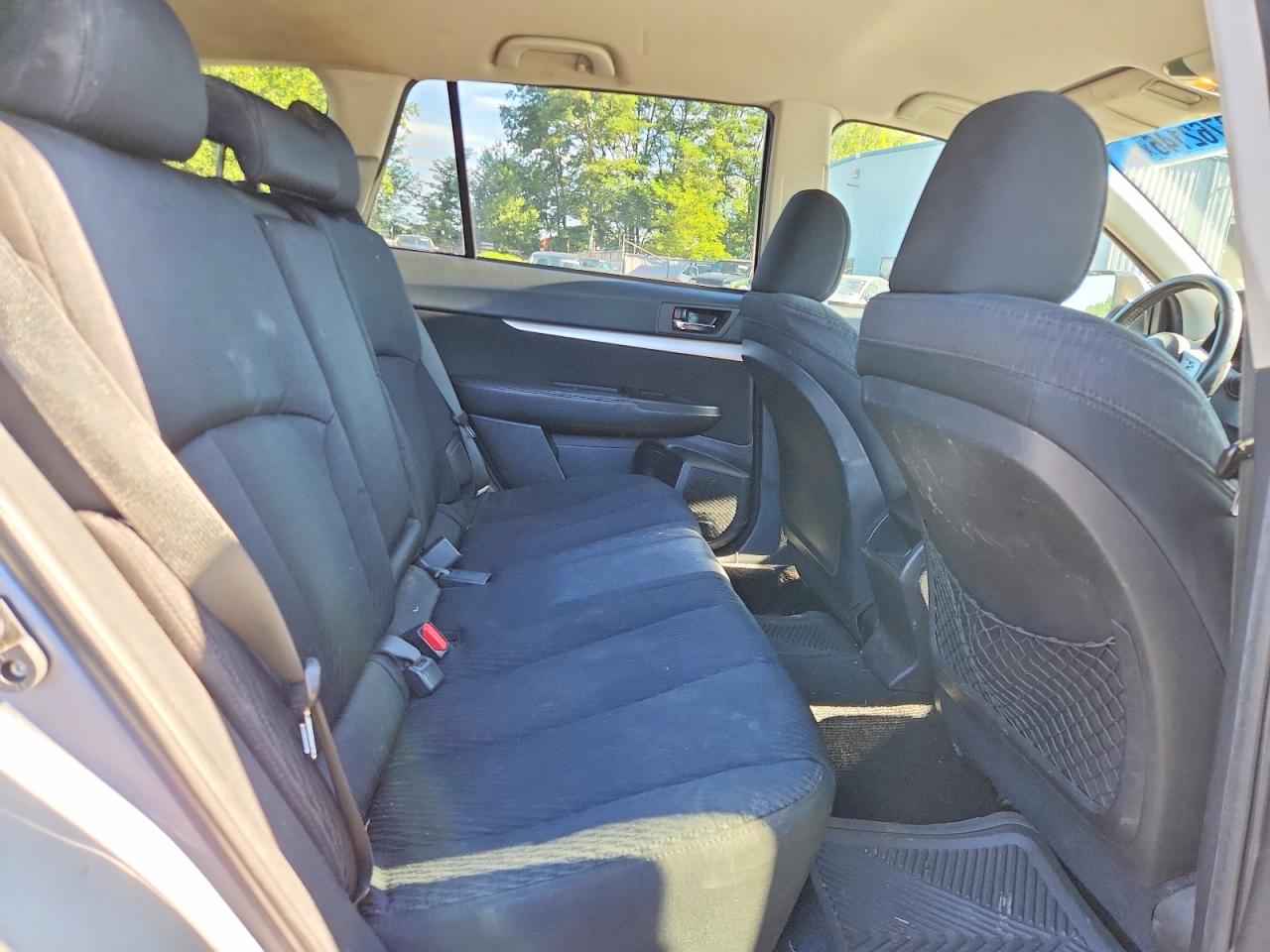 2010 Subaru Outback 2.5i Premium Silver vin: 4S4BRBCC3A3315984