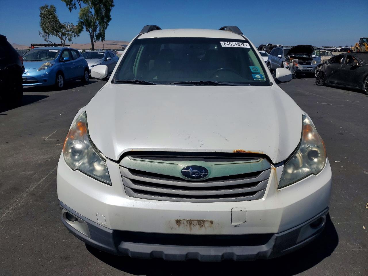2010 Subaru Outback 2.5i Premium White vin: 4S4BRBCC3A3327715