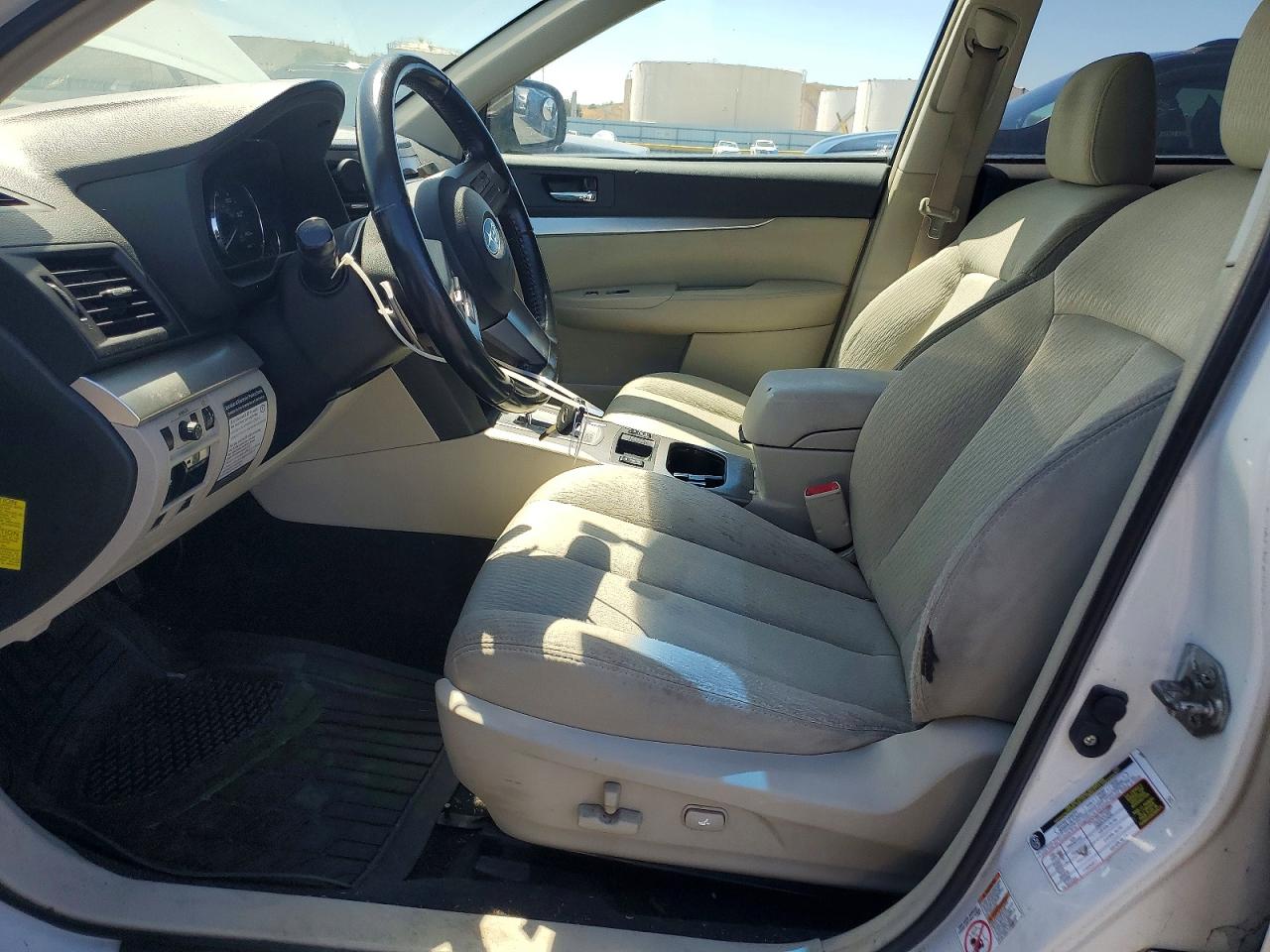 2010 Subaru Outback 2.5i Premium White vin: 4S4BRBCC3A3327715