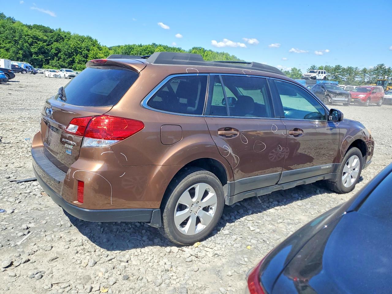 2011 Subaru Outback 2.5i Premium Tan vin: 4S4BRBCC3B3433857