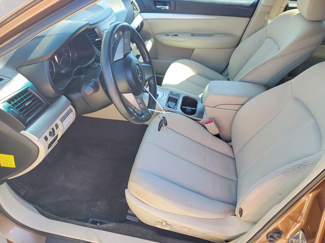 2011 Subaru Outback 2.5i Premium Tan vin: 4S4BRBCC3B3433857