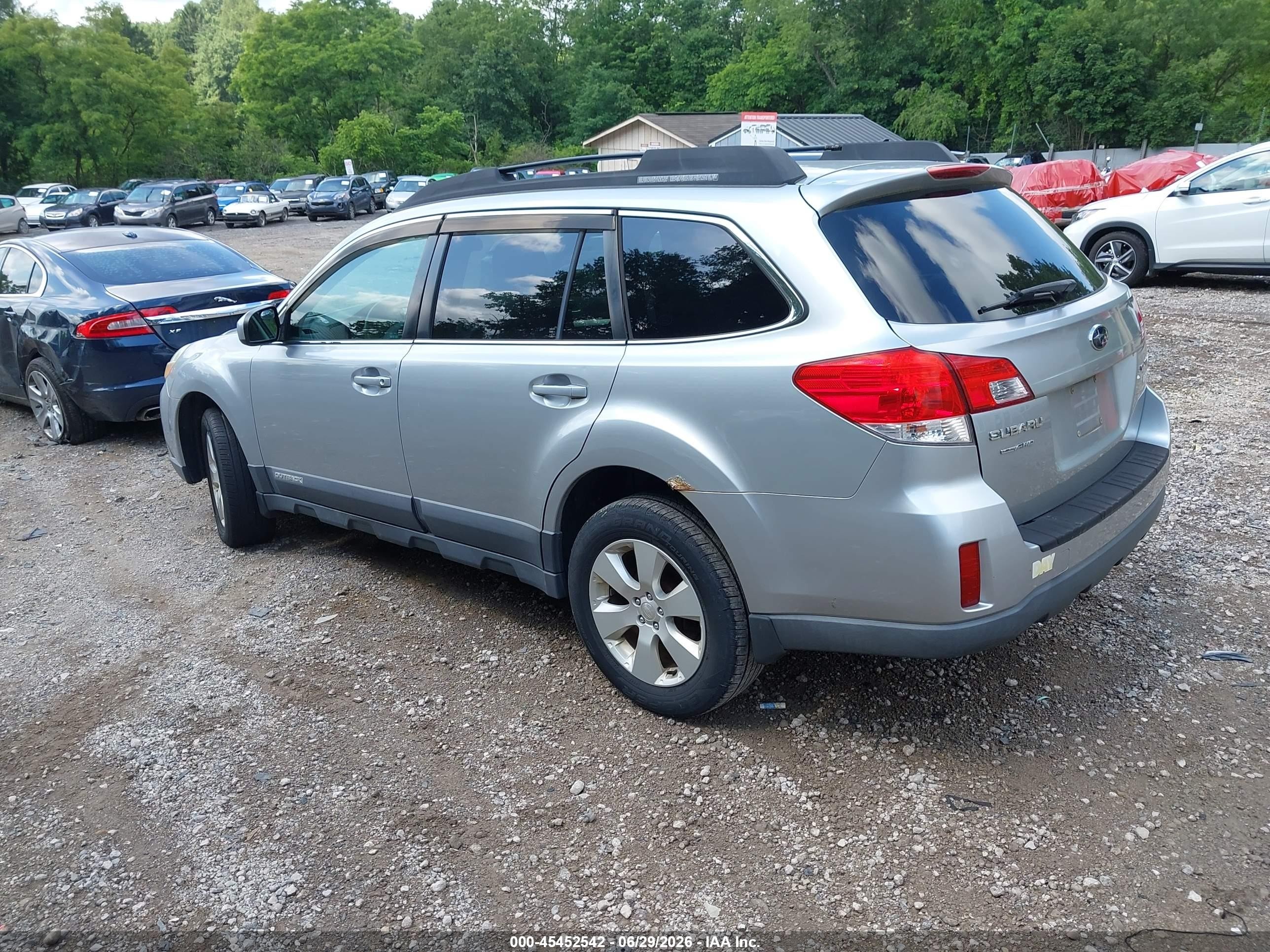 2012 Subaru Outback 2.5i Premium Silver vin: 4S4BRBCC3C3214124