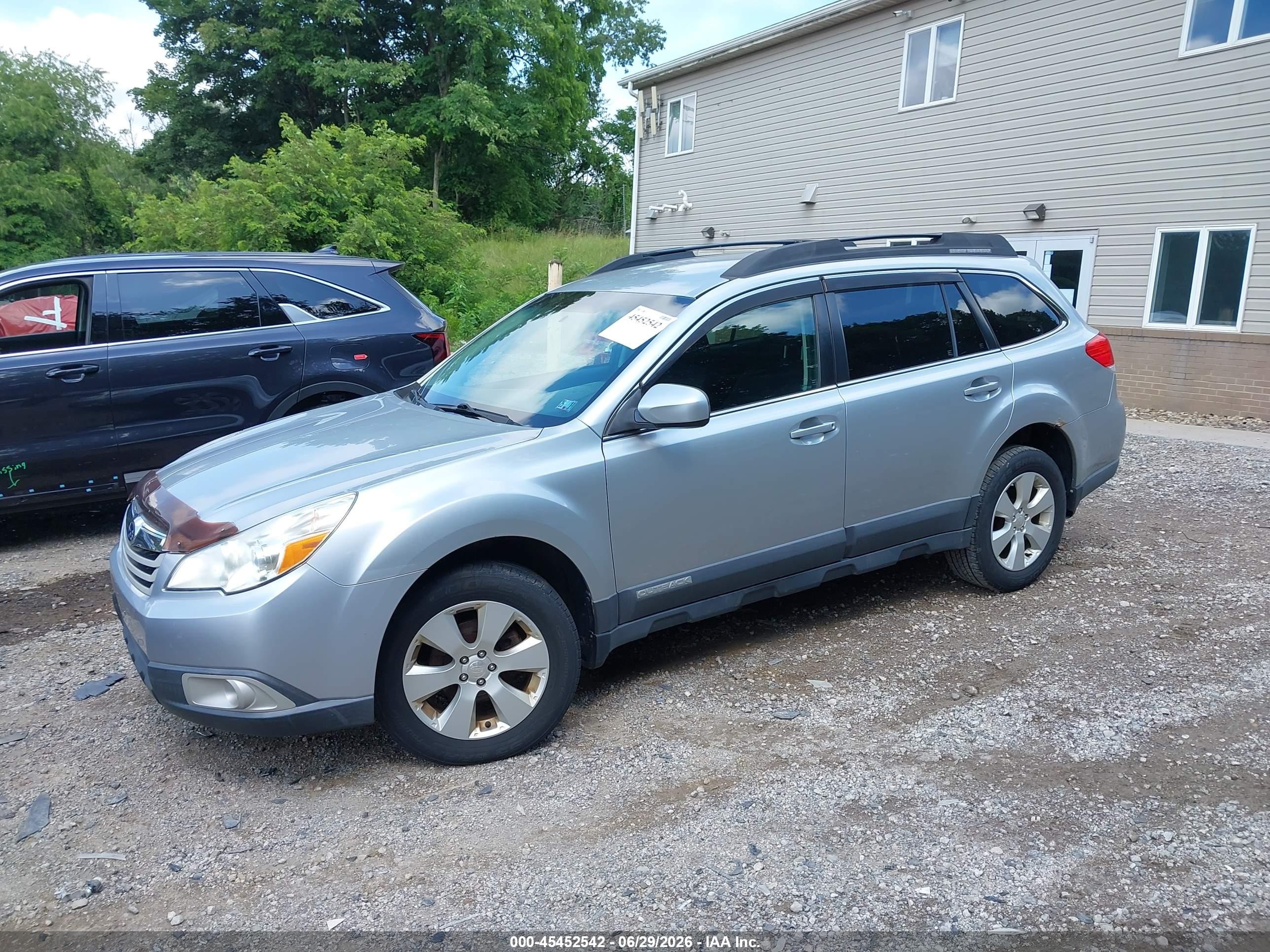 2012 Subaru Outback 2.5i Premium Silver vin: 4S4BRBCC3C3214124