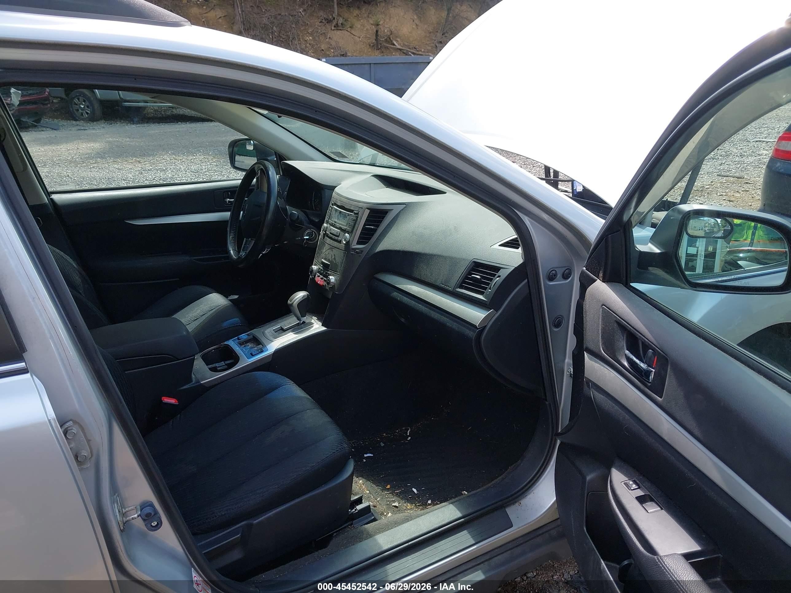 2012 Subaru Outback 2.5i Premium Silver vin: 4S4BRBCC3C3214124