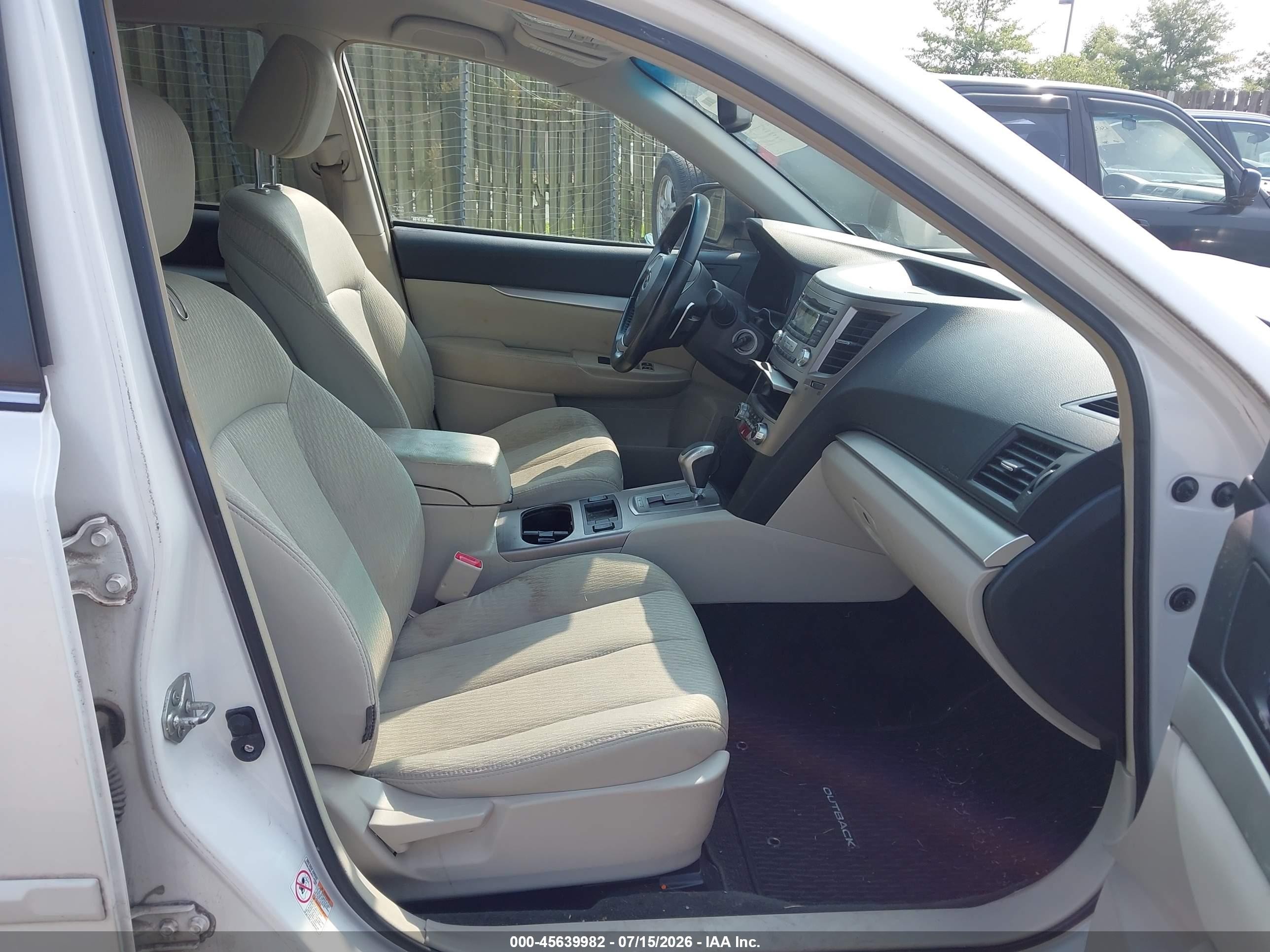 2012 Subaru Outback 2.5i Premium Белый vin: 4S4BRBCC3C3247575