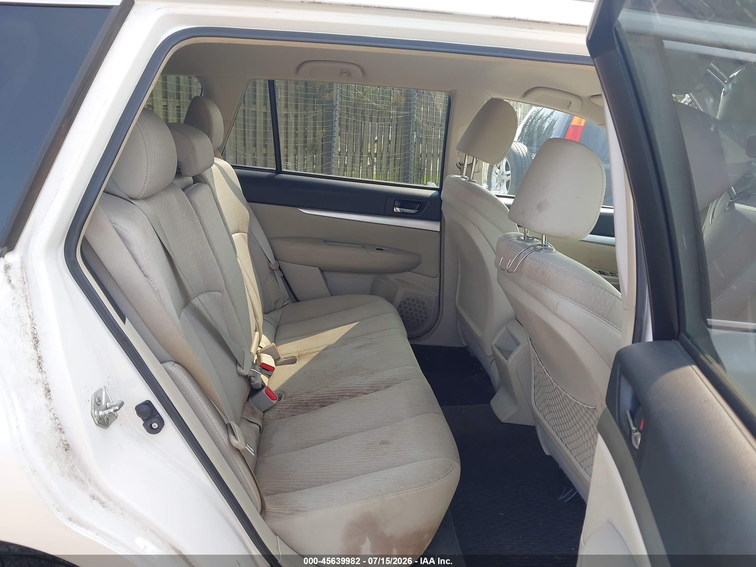 2012 Subaru Outback 2.5i Premium Белый vin: 4S4BRBCC3C3247575