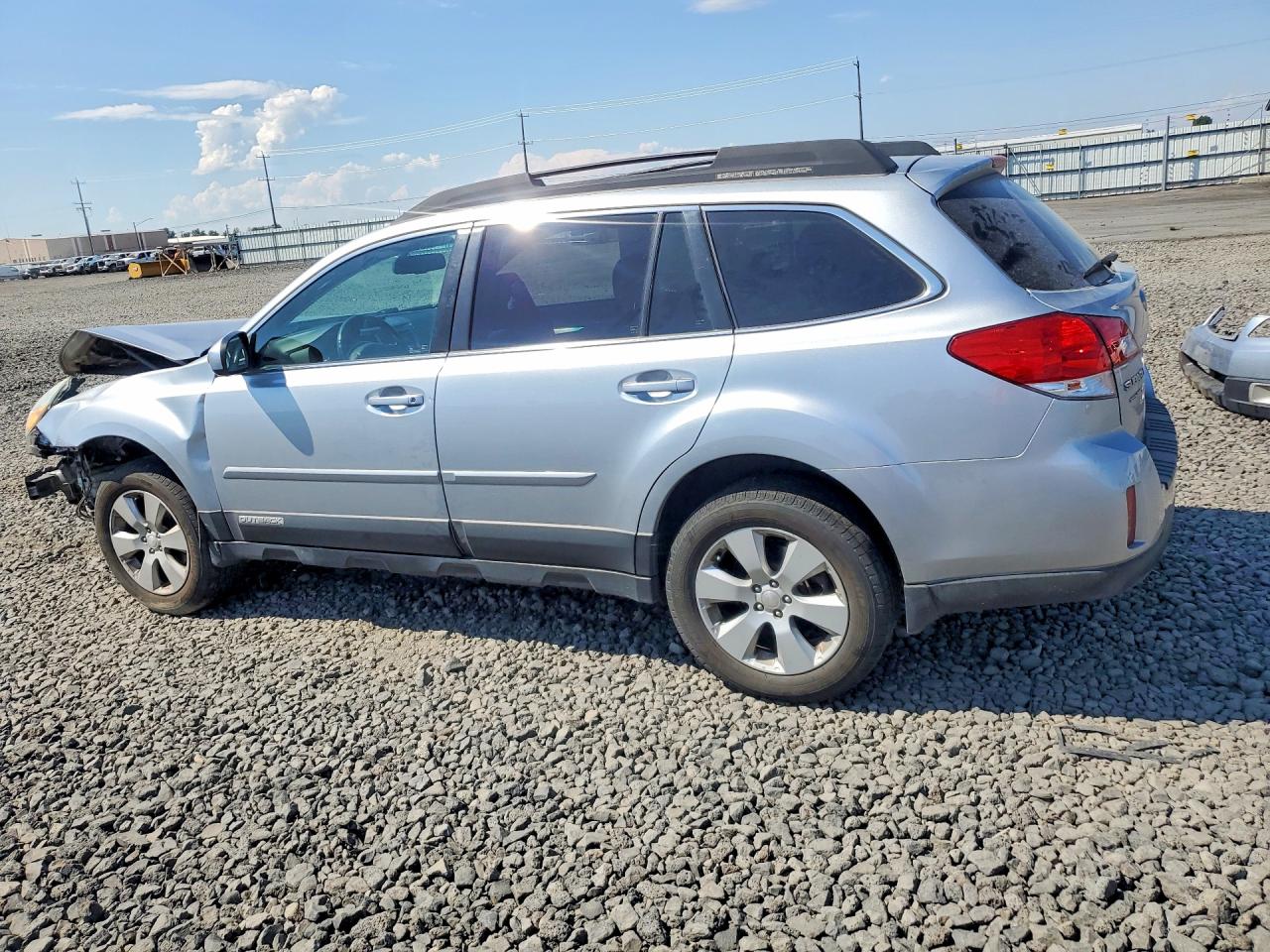 2012 Subaru Outback 2.5i Premium Серебряный vin: 4S4BRBCC3C3281032